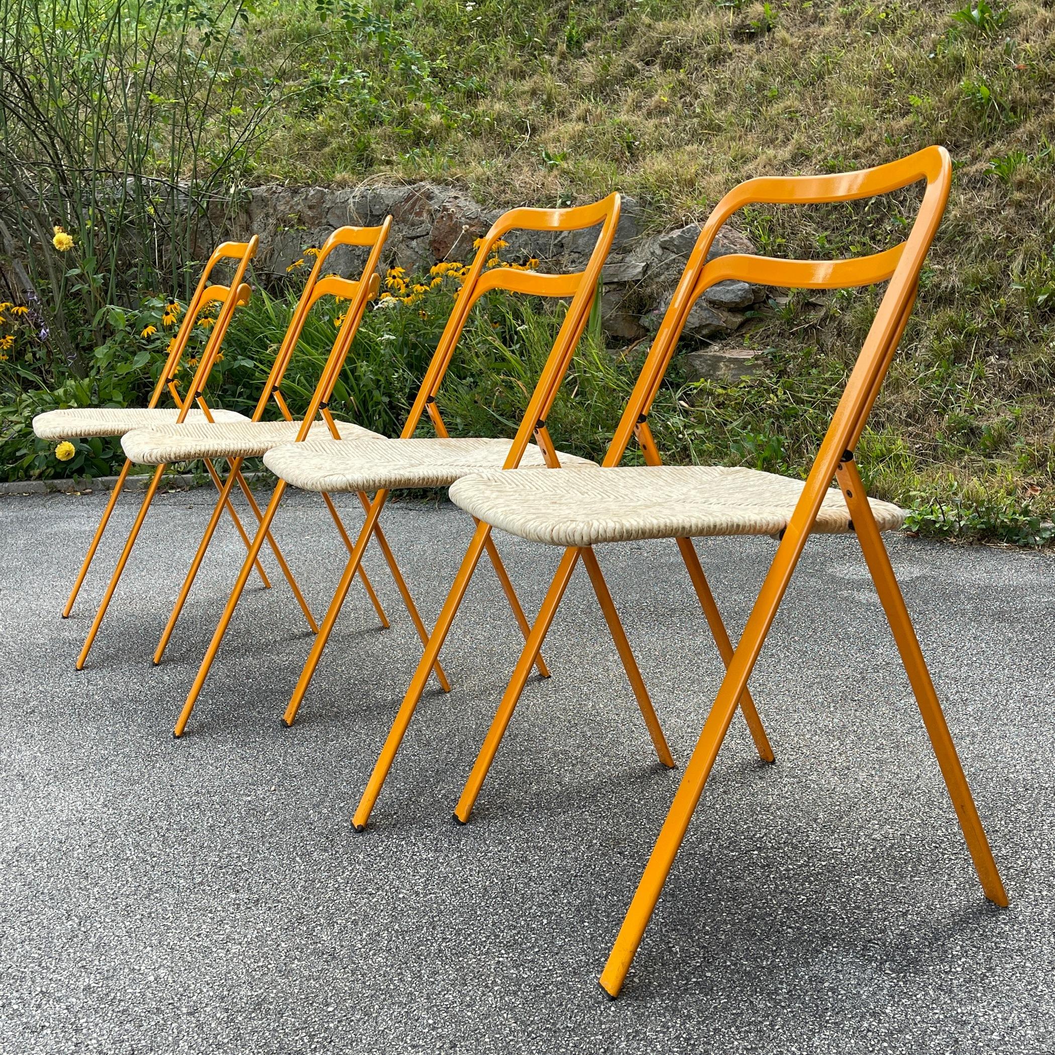 The amazing pair of mid-century folding chairs in orange metal and wicker seat. This fantastic set was designed by Giorgio Cattelan and manufactured by Cidue in Italy in the 1970s. These chairs are a perfect example of mid-century design, very