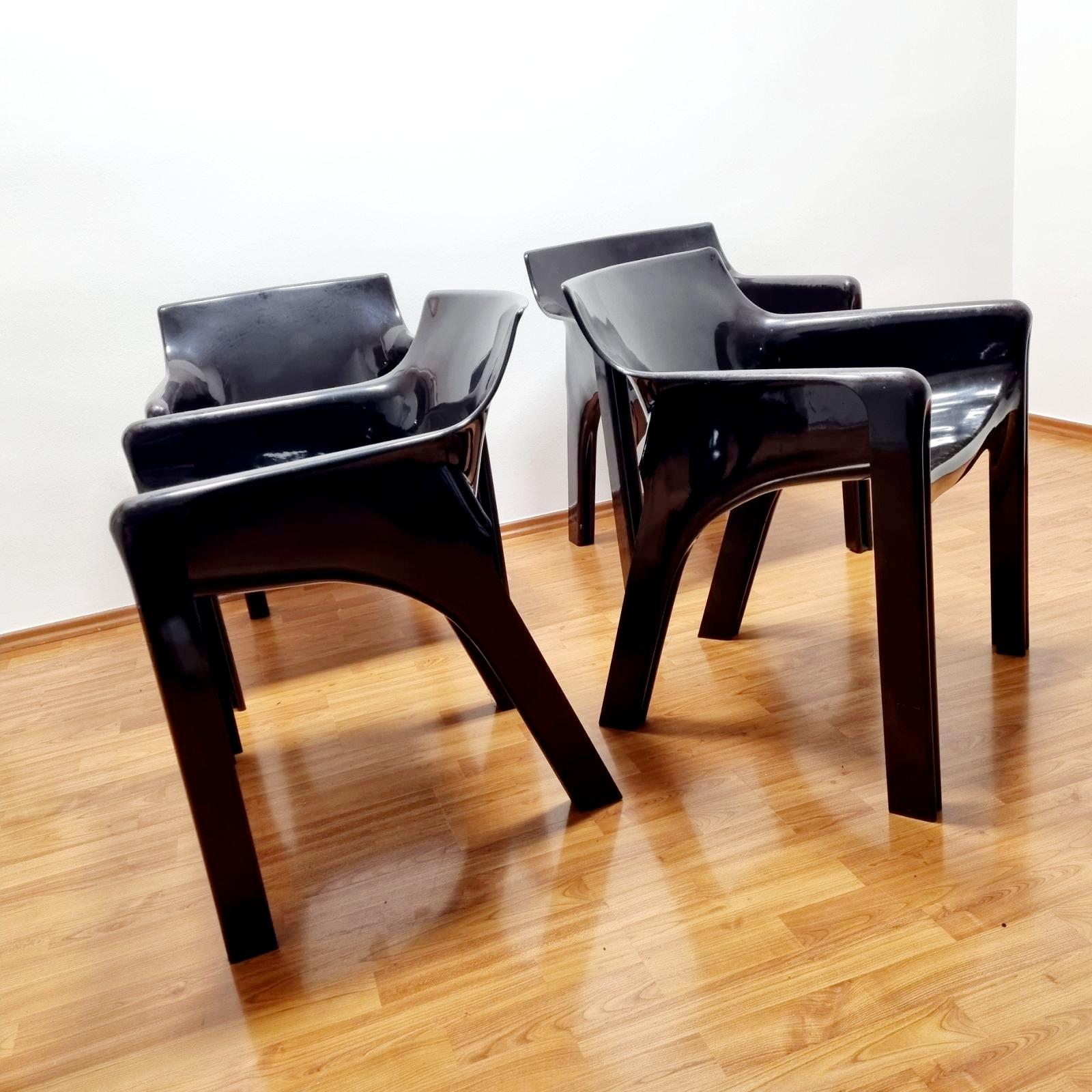 Fiberglass Set of 4 Italian Gaudi Chairs by Vico Magistretti for Artemide, Italy 70s For Sale