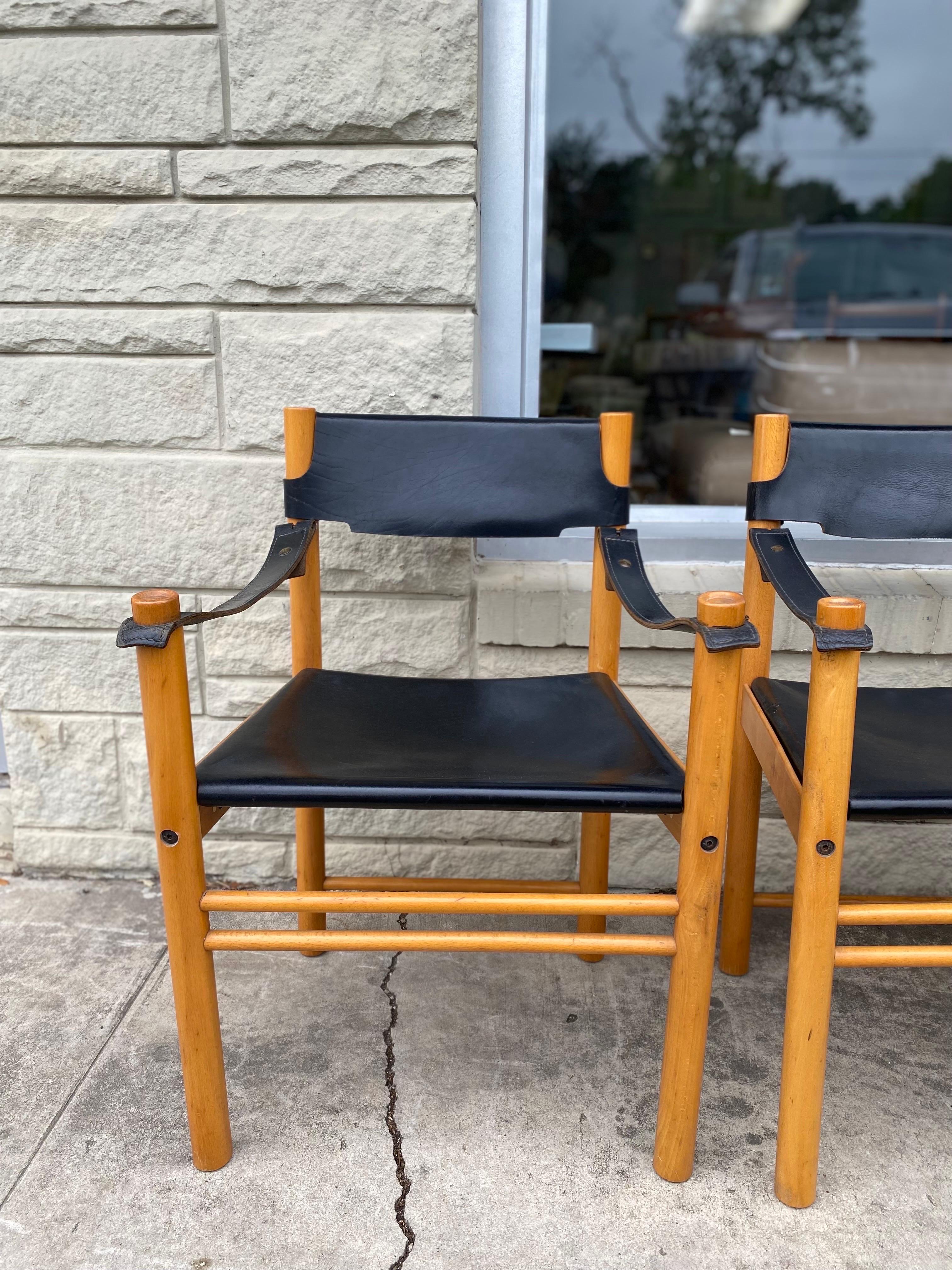 Set of 4 vintage Ibisco Sedie minimalistic armchairs feature beech wood frames with leather seating, arms, and backs, Italy, circa late 1960s. These vintage Italian safari style chairs are in good overall condition with light wear consistent with