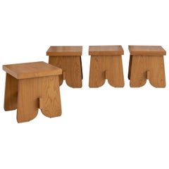 Set di 4 sgabelli italiani del Medioevo, Italia, anni '70