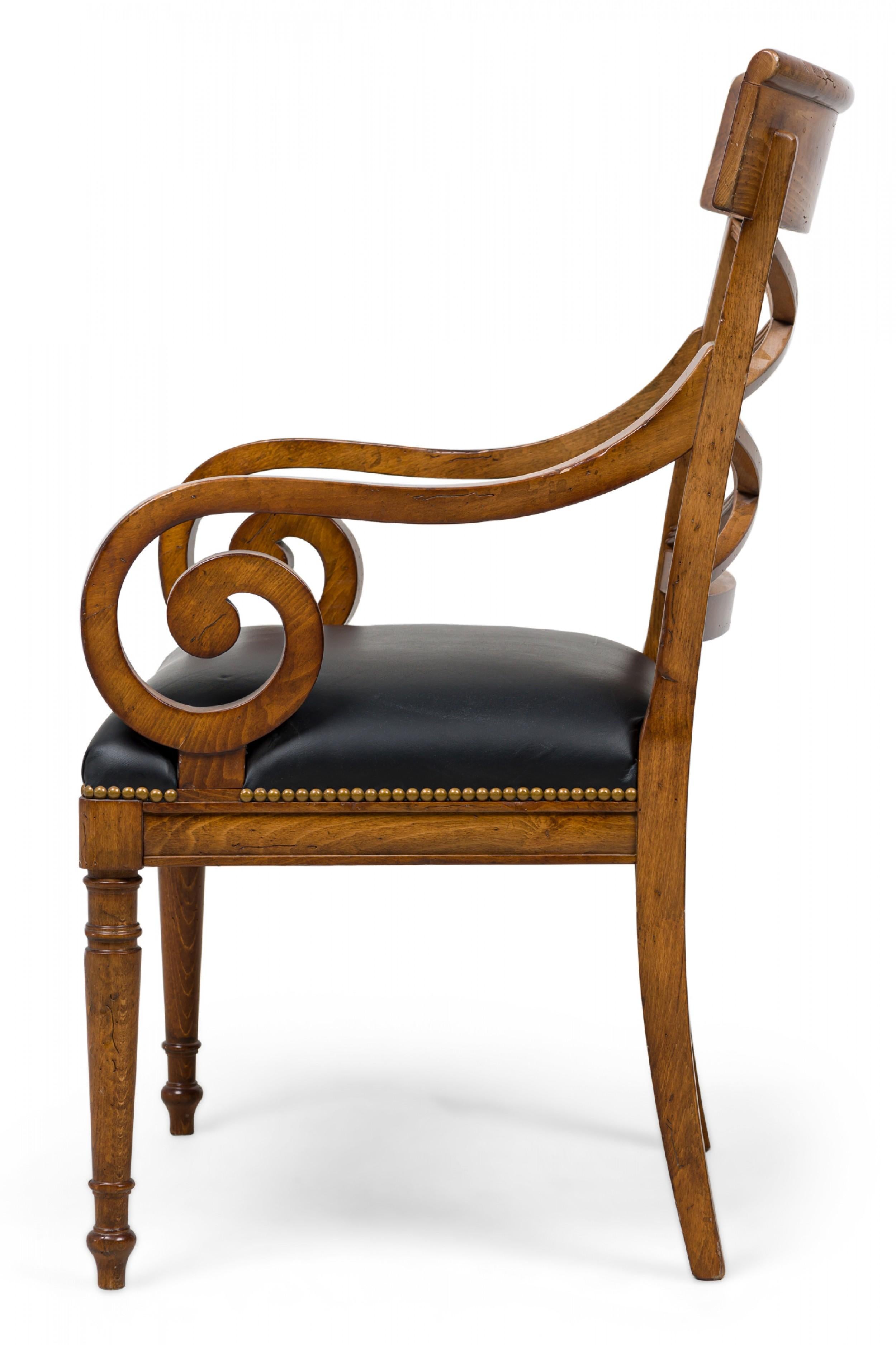 20ième siècle Ensemble de 4 fauteuils en cuir rembourrés de style néoclassique italien en vente