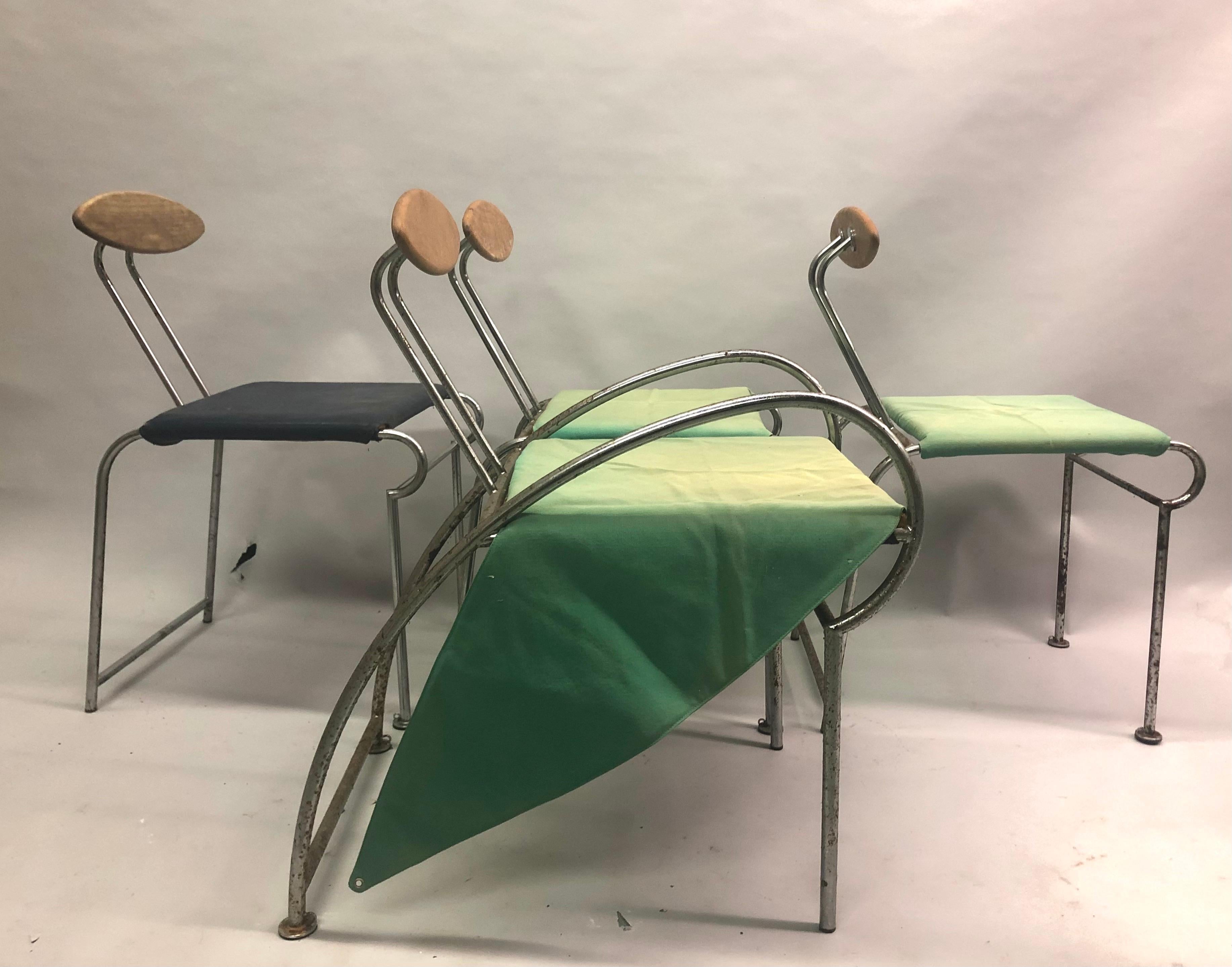 Ensemble de 4 chaises de salle à manger italiennes post-modernes / bolidistes Memphis 