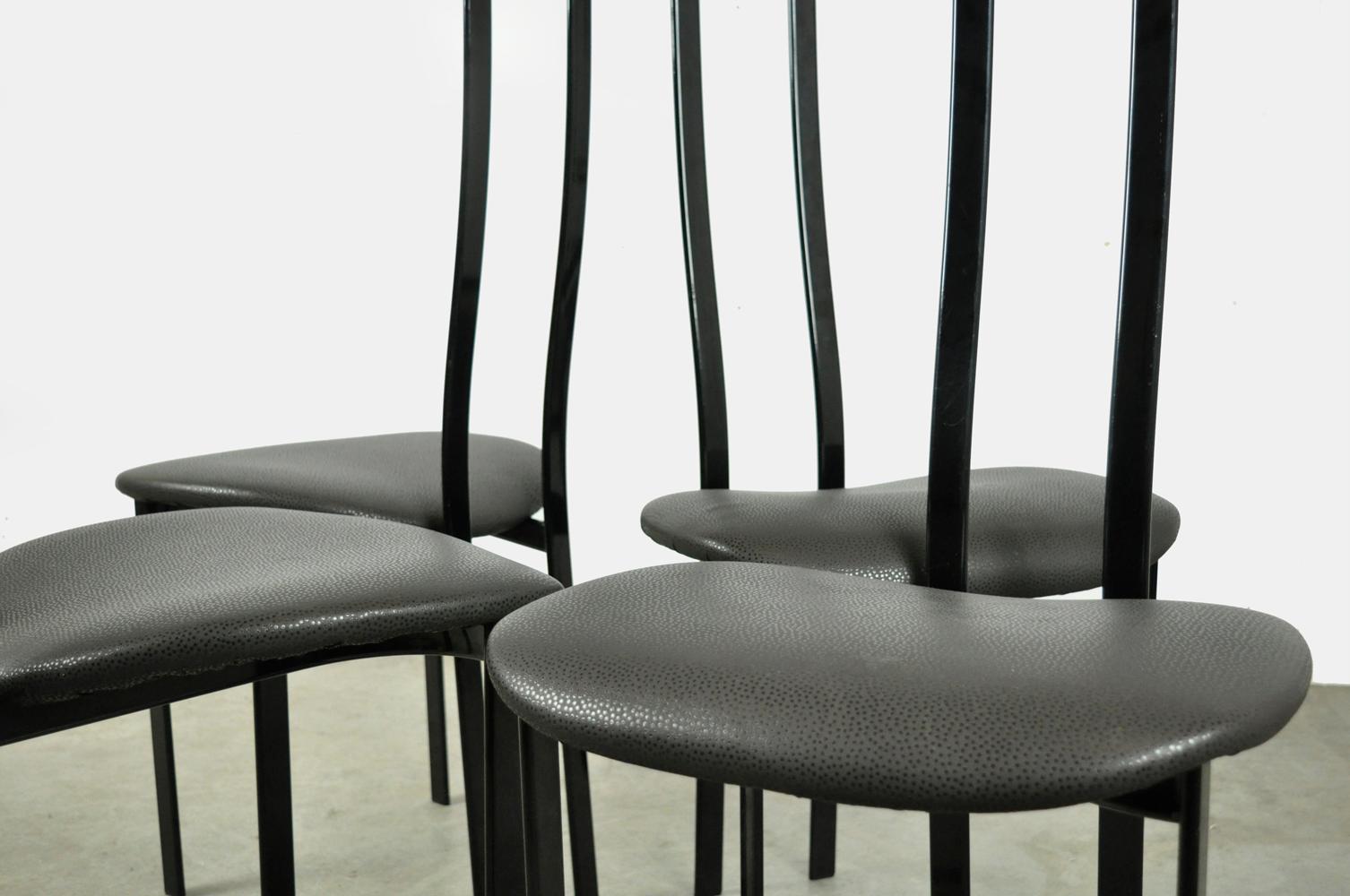 Ensemble de 4 chaises de salle à manger postmodernes italiennes par Maurizio Cattelan, années 1980 en vente 2