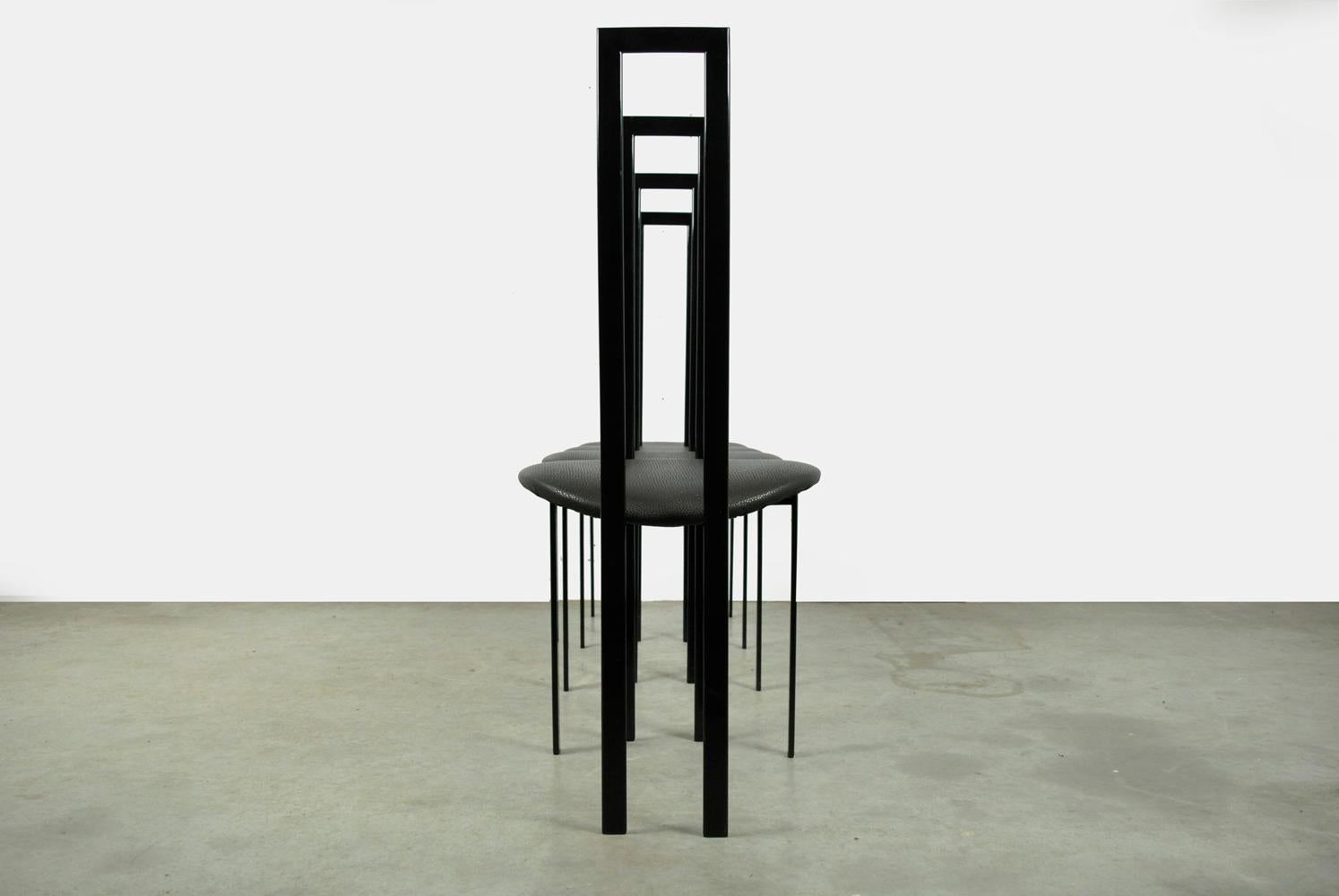 Ensemble de 4 chaises de salle à manger postmodernes italiennes par Maurizio Cattelan, années 1980 Bon état - En vente à Denventer, NL