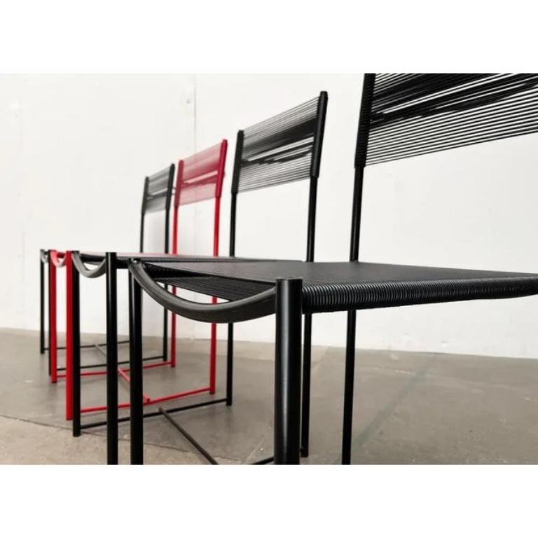 20ième siècle Ensemble italien de 4 chaises spaghetti Modèle 101 de l'ère spatiale postmoderne, 1970 en vente