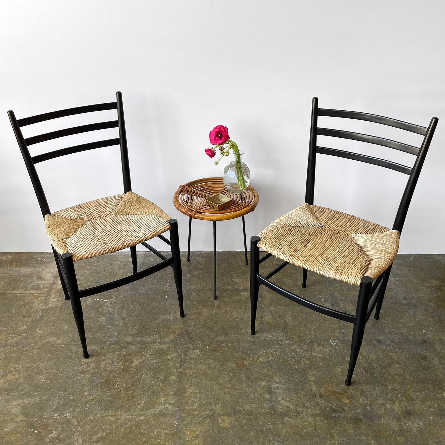 Set of 4 Italian Rush Seat Chairs in the Style of Gio Ponti  For Sale 4