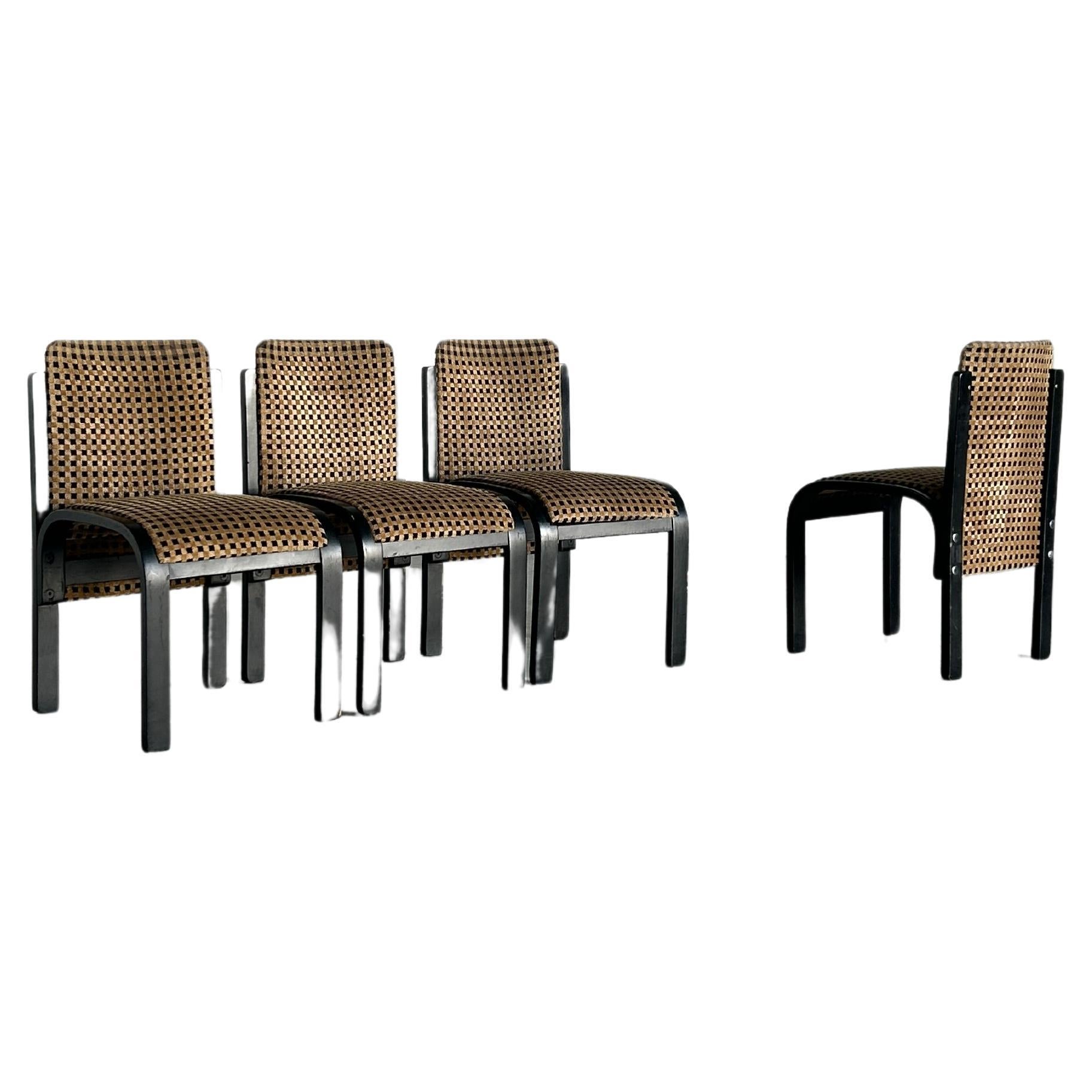 Ensemble de 4 chaises de salle à manger italiennes sculpturales en bois cintré laqué, motif géométrique