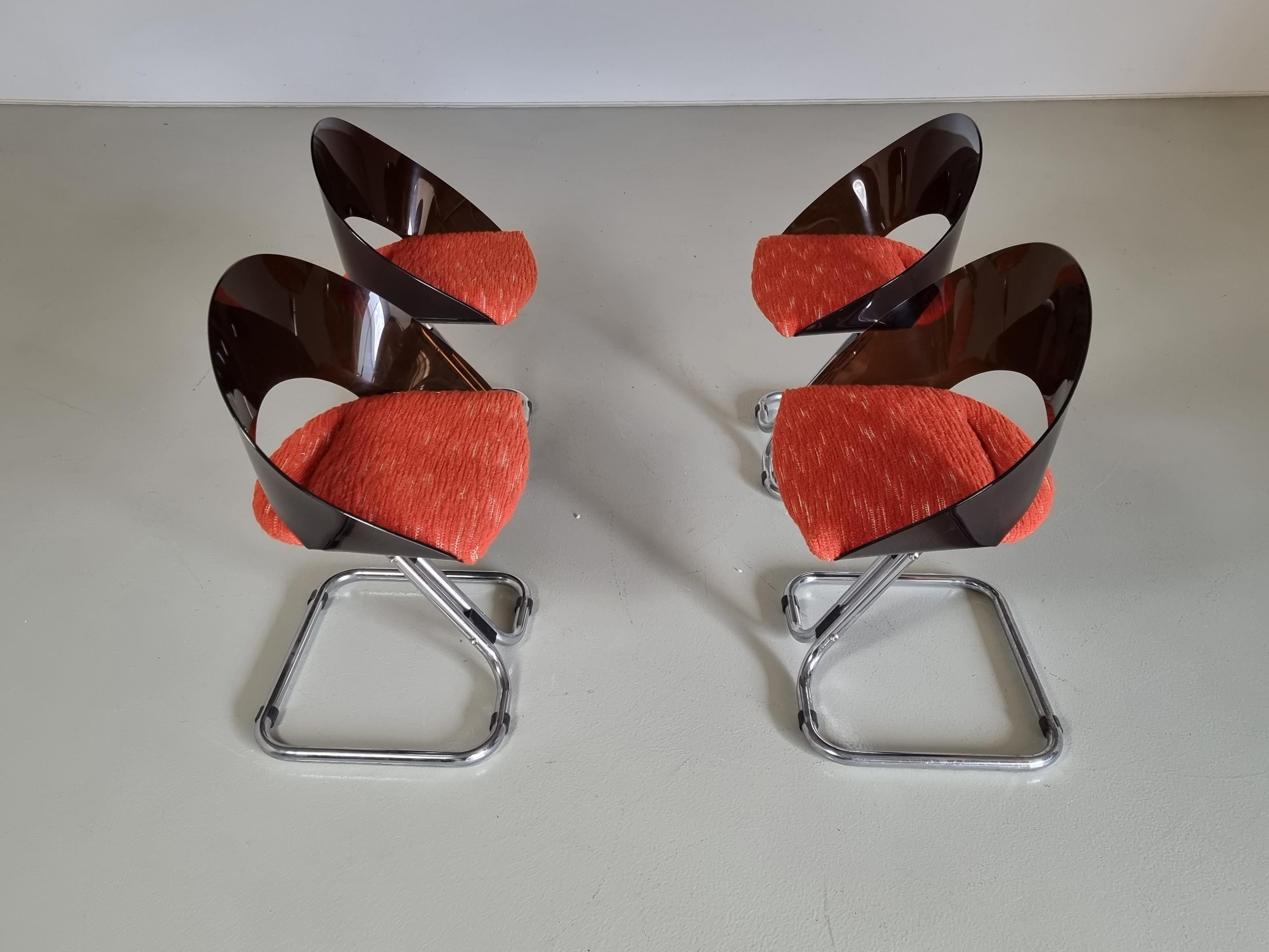 Late 20th Century Set of 4 Italian Spage Age Plexiglass Dining Chairs, 1970s For Sale