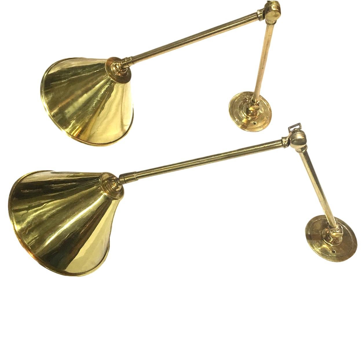 Set of circa 1950s Italian polished brass sconces with brass shade. Sold per pair.

Measurements:
Height 21