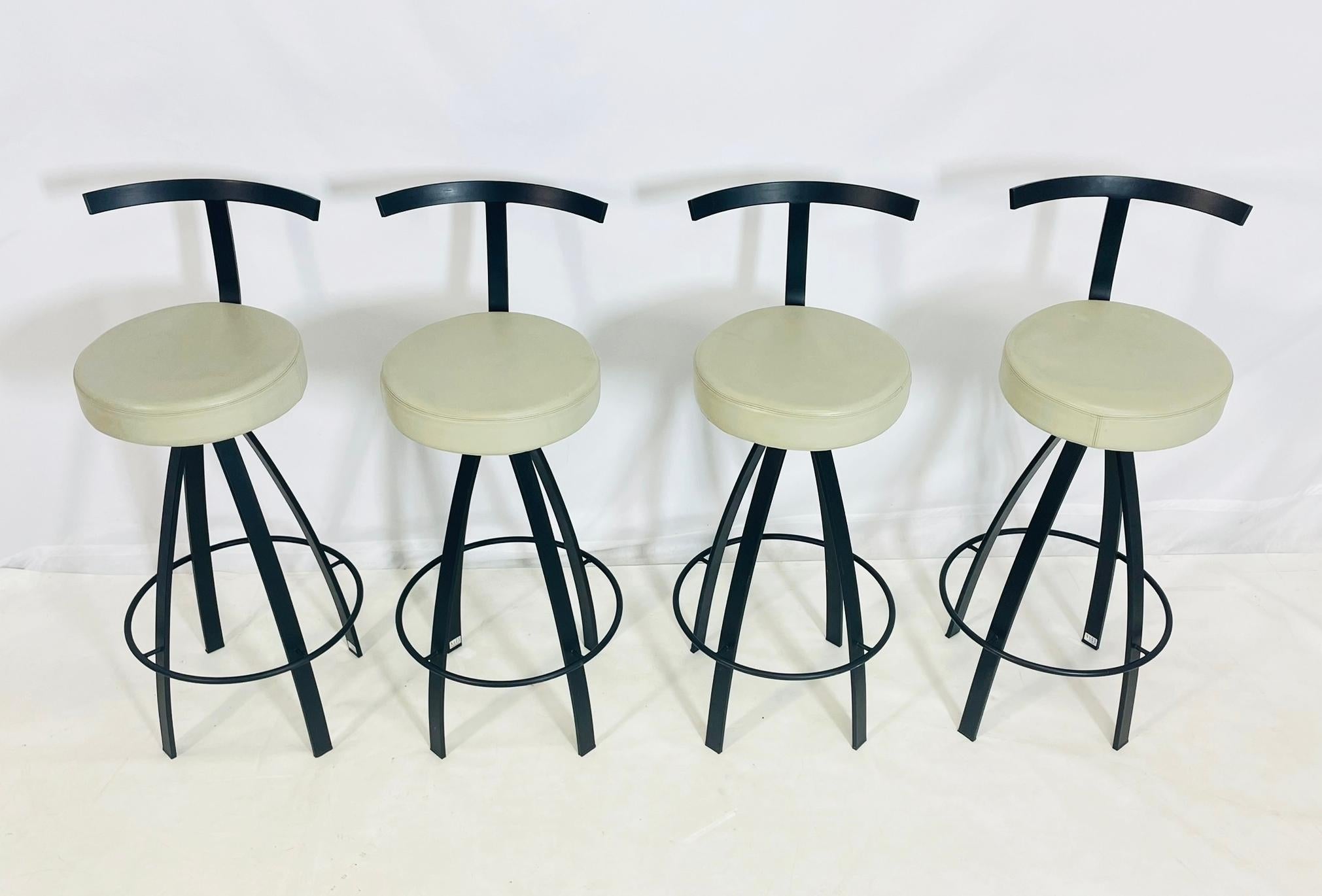 4er-Set italienischer Barhocker von NAOS mit Ledersitzen, Made in Italy (Moderne) im Angebot