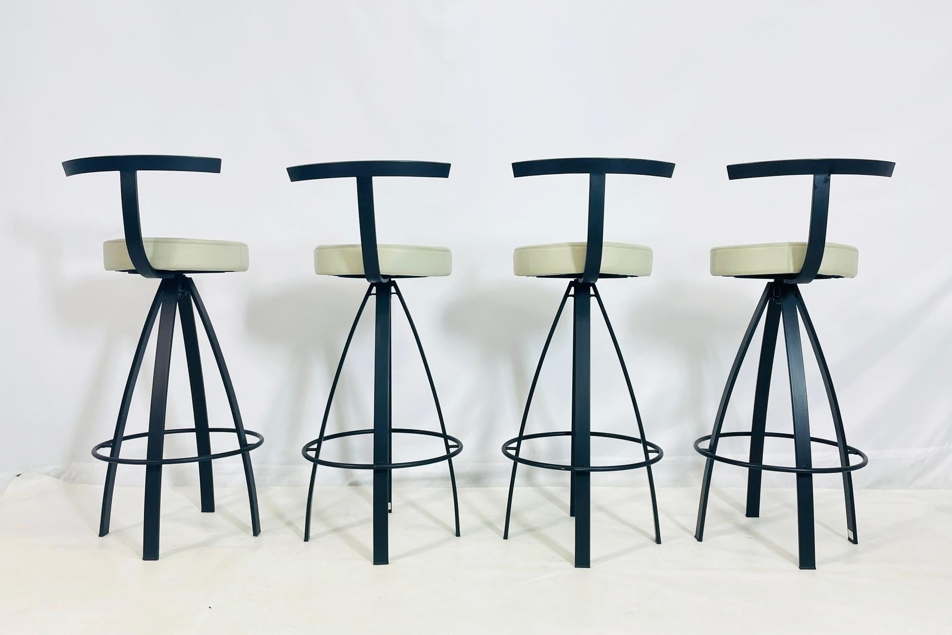 4er-Set italienischer Barhocker von NAOS mit Ledersitzen, Made in Italy im Zustand „Gut“ im Angebot in Los Angeles, CA