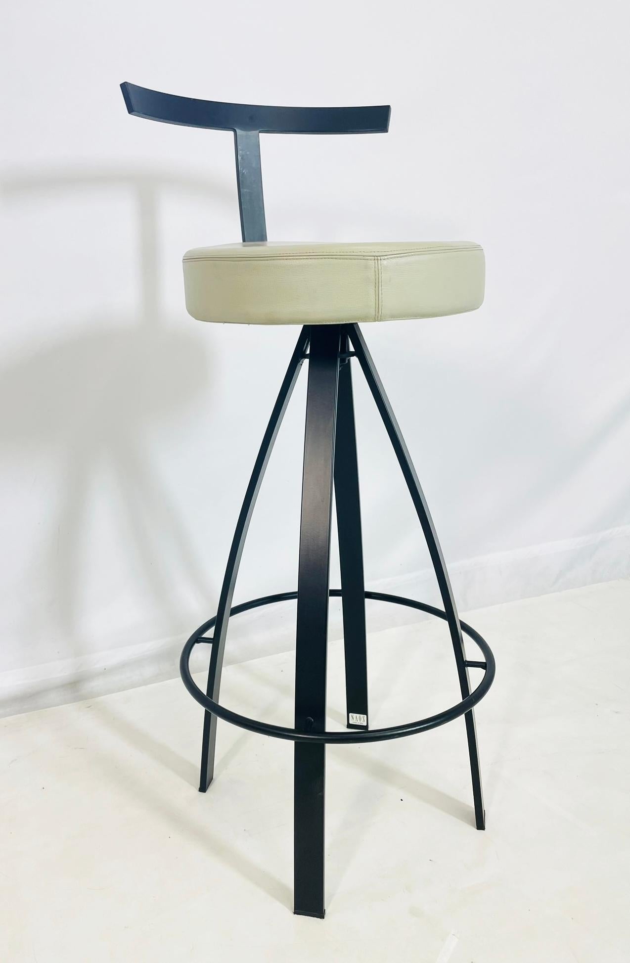 4er-Set italienischer Barhocker von NAOS mit Ledersitzen, Made in Italy (21. Jahrhundert und zeitgenössisch) im Angebot