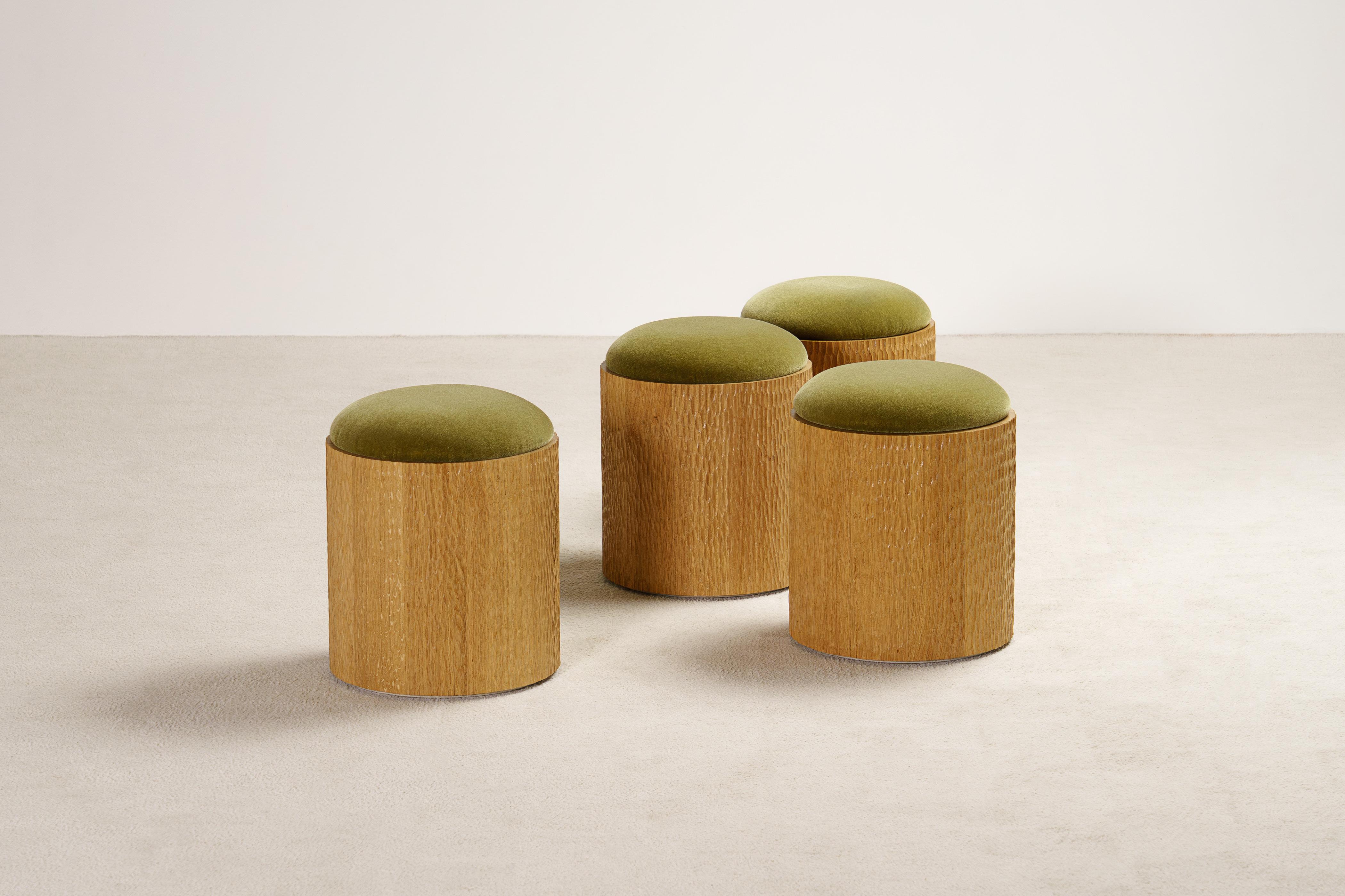 Juego de 4 taburetes Jessie de Proisy Studio. Tejido de mohair de lujo. Francés en venta