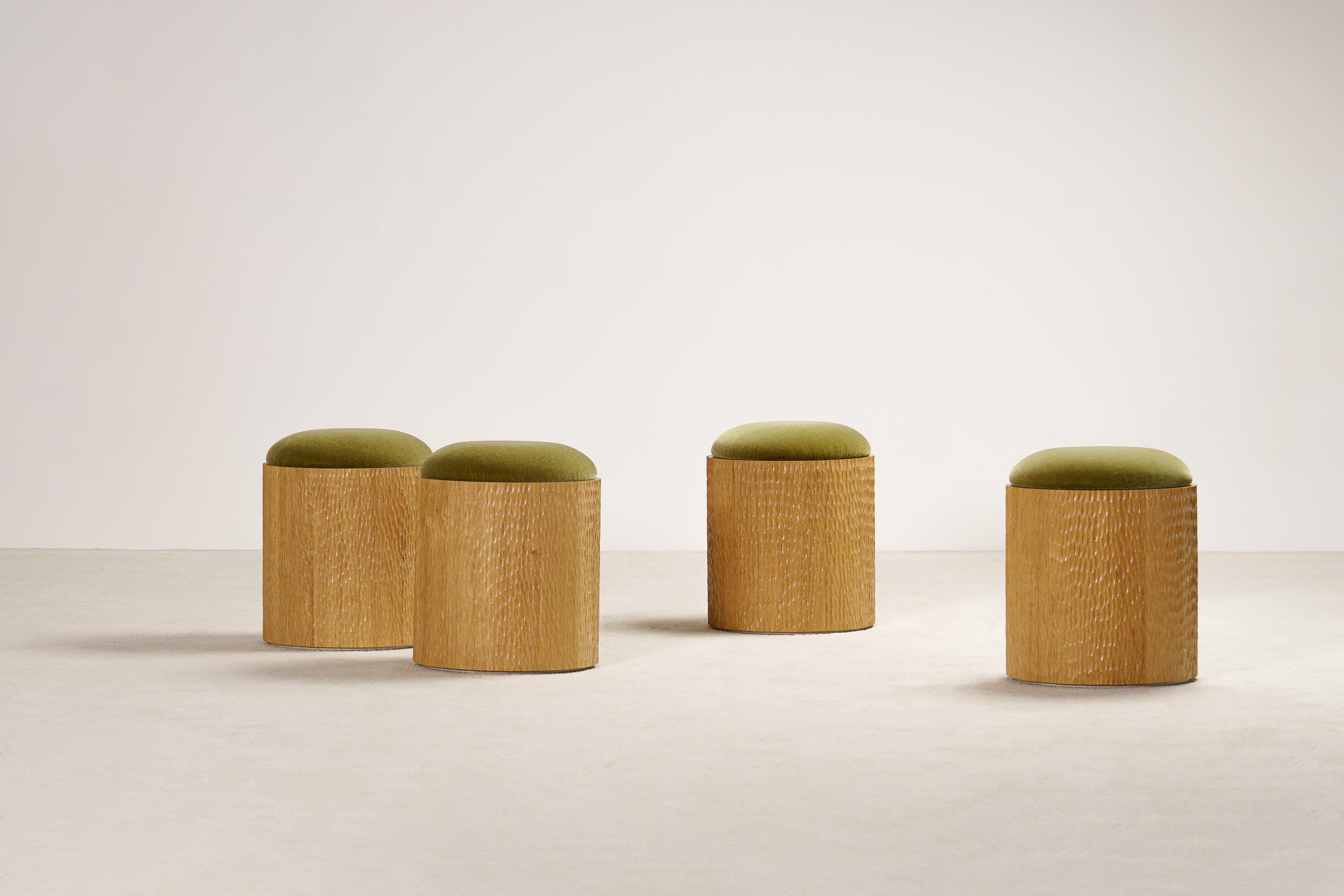Juego de 4 taburetes Jessie de Proisy Studio. Tejido de mohair de lujo. en Nuevo estado para la venta en Paris, FR