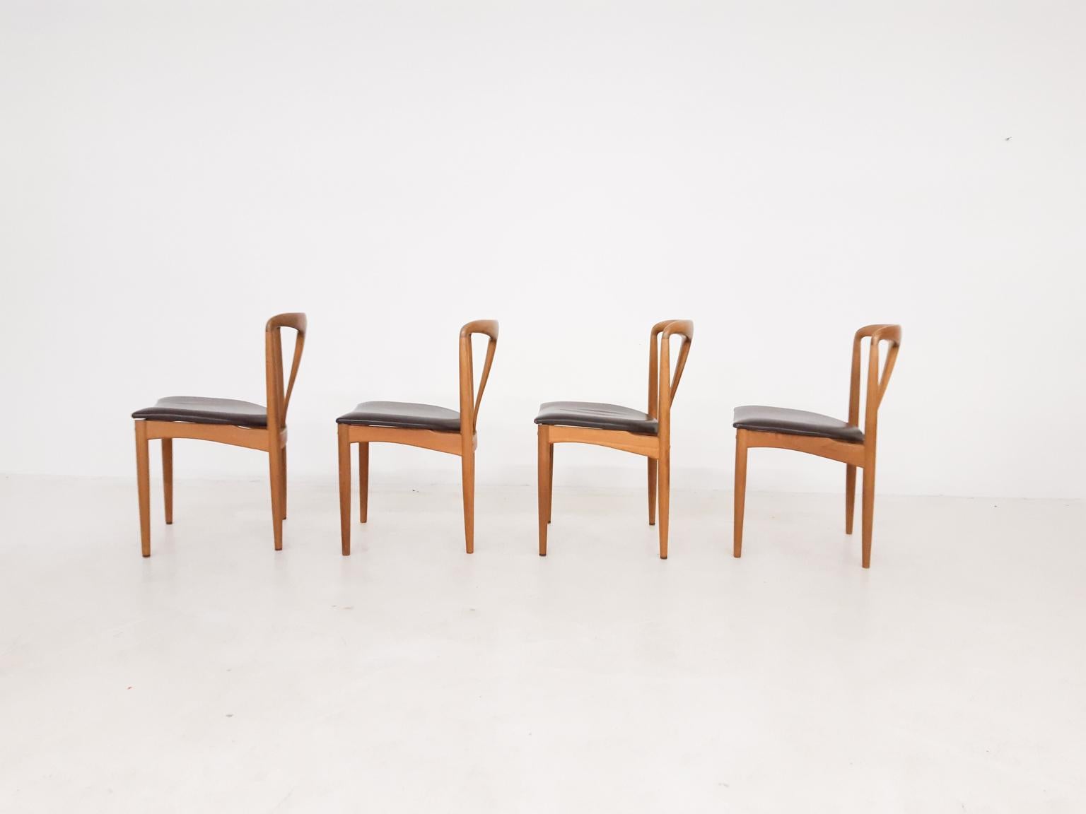 Scandinavian Modern Set of 4 Johannes Andersen Juliane Dining Chairs in Oak and Leather, Denmark