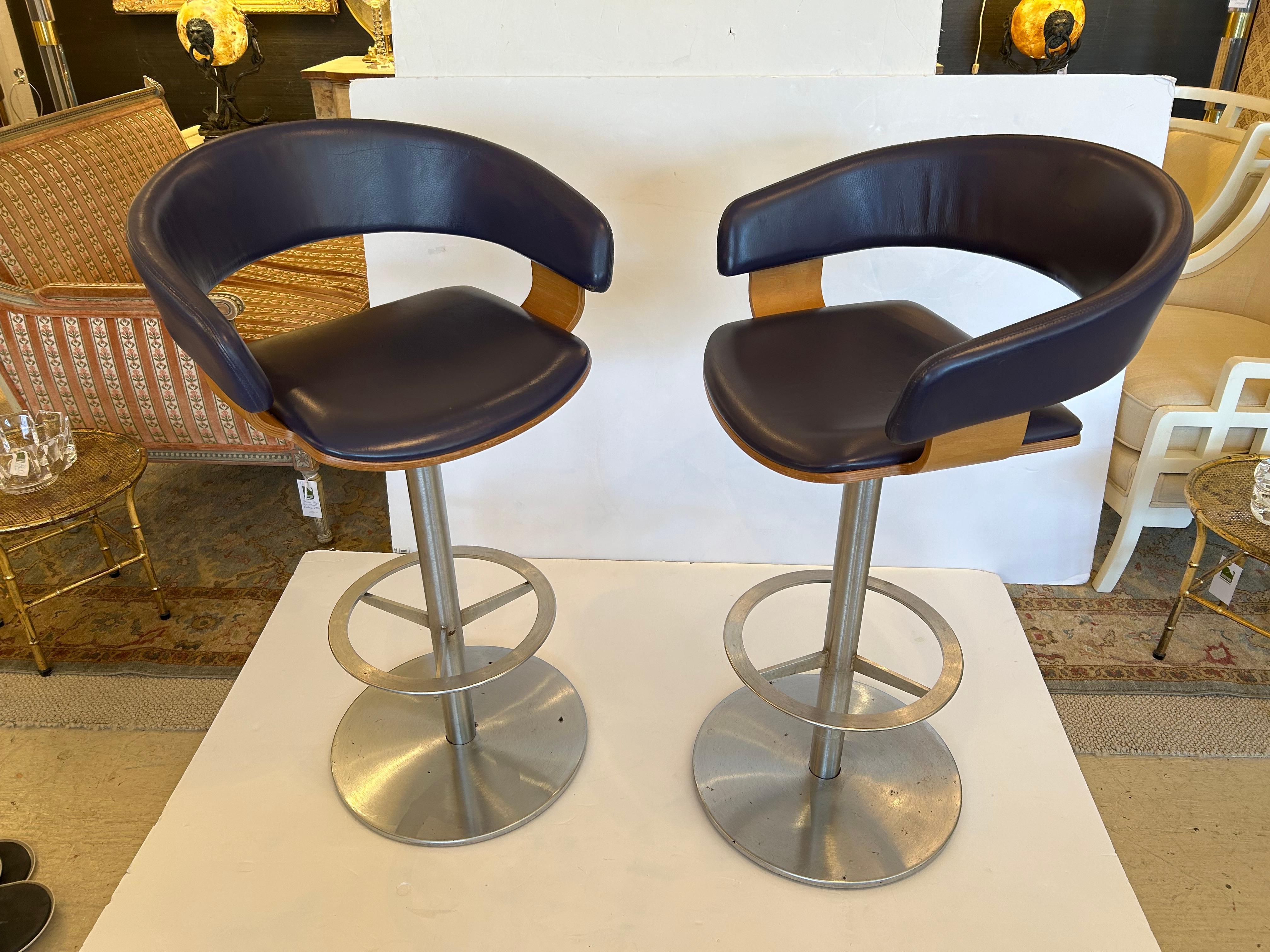 Juego de 4 taburetes de bar John Coleman de piel de roble y acero by Allermuir Siglo XXI y contemporáneo en venta