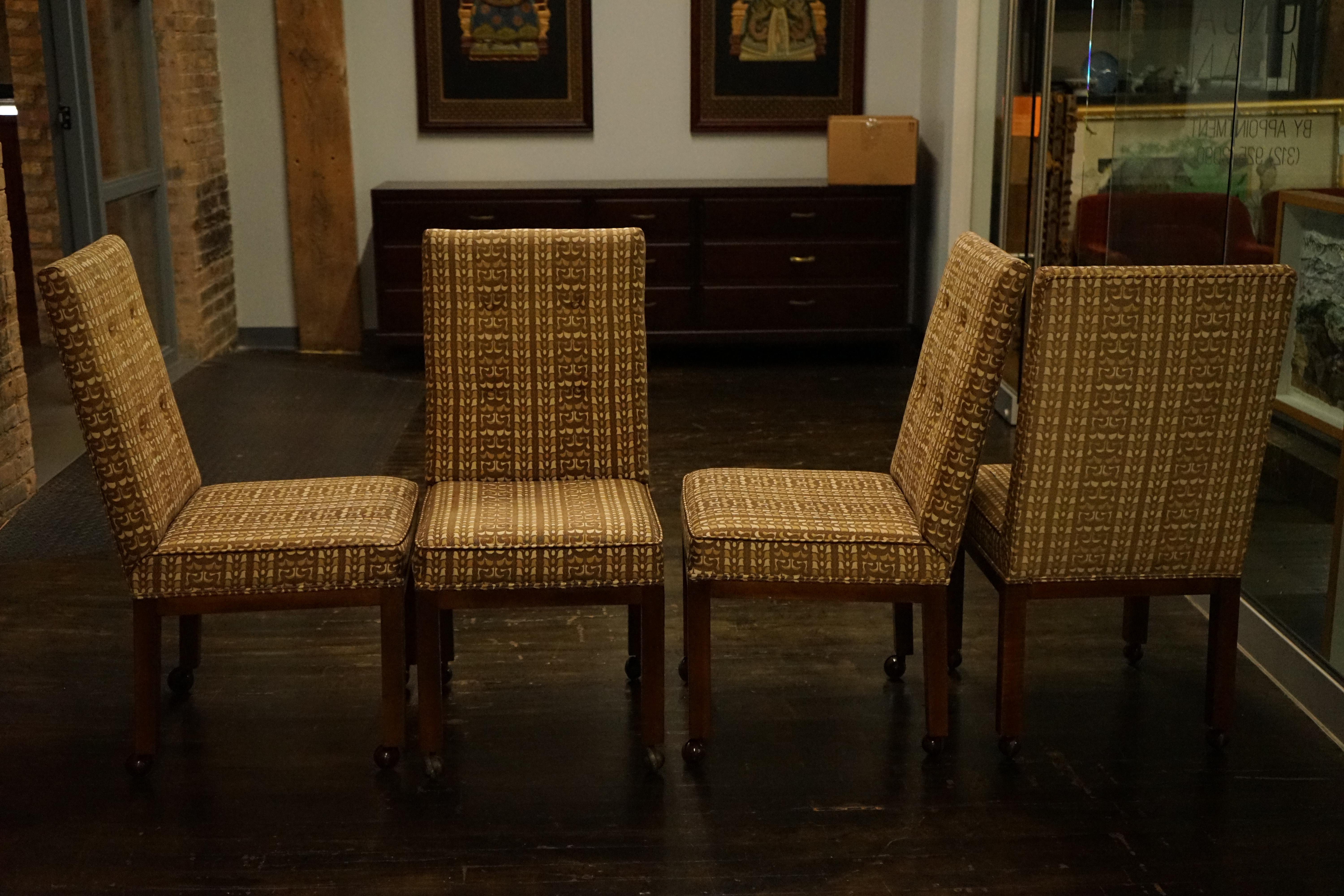 Ensemble de 4 chaises de salle à manger à roulettes de style Parsons John Widdicomb Bon état - En vente à Chicago, IL