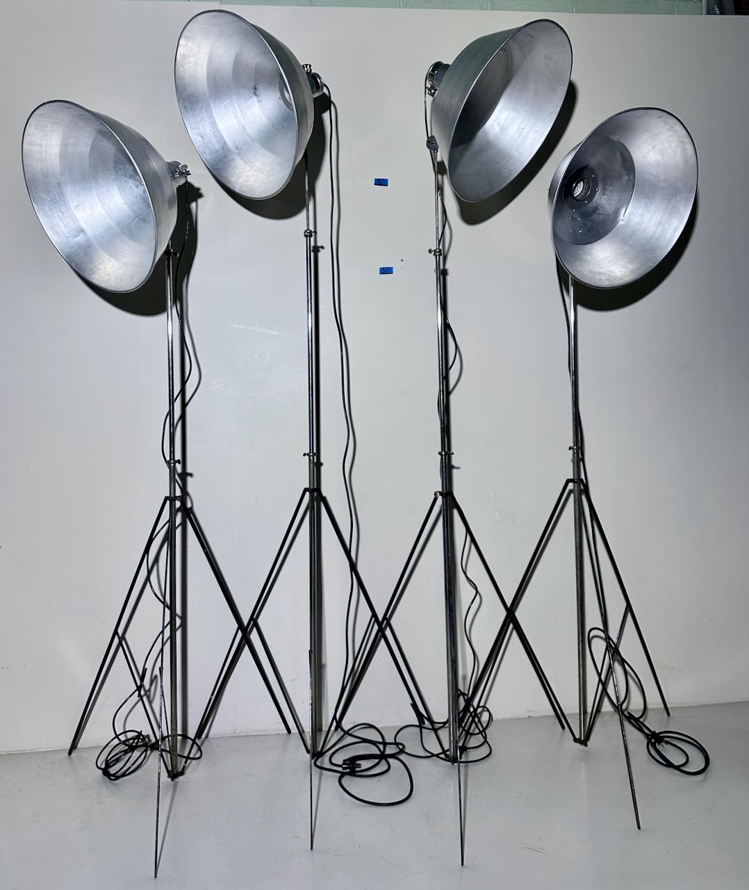 Set of 4 Johnson Ventlite Folding Photo Floor Lamps with Large Aluminum Shades For Sale 13