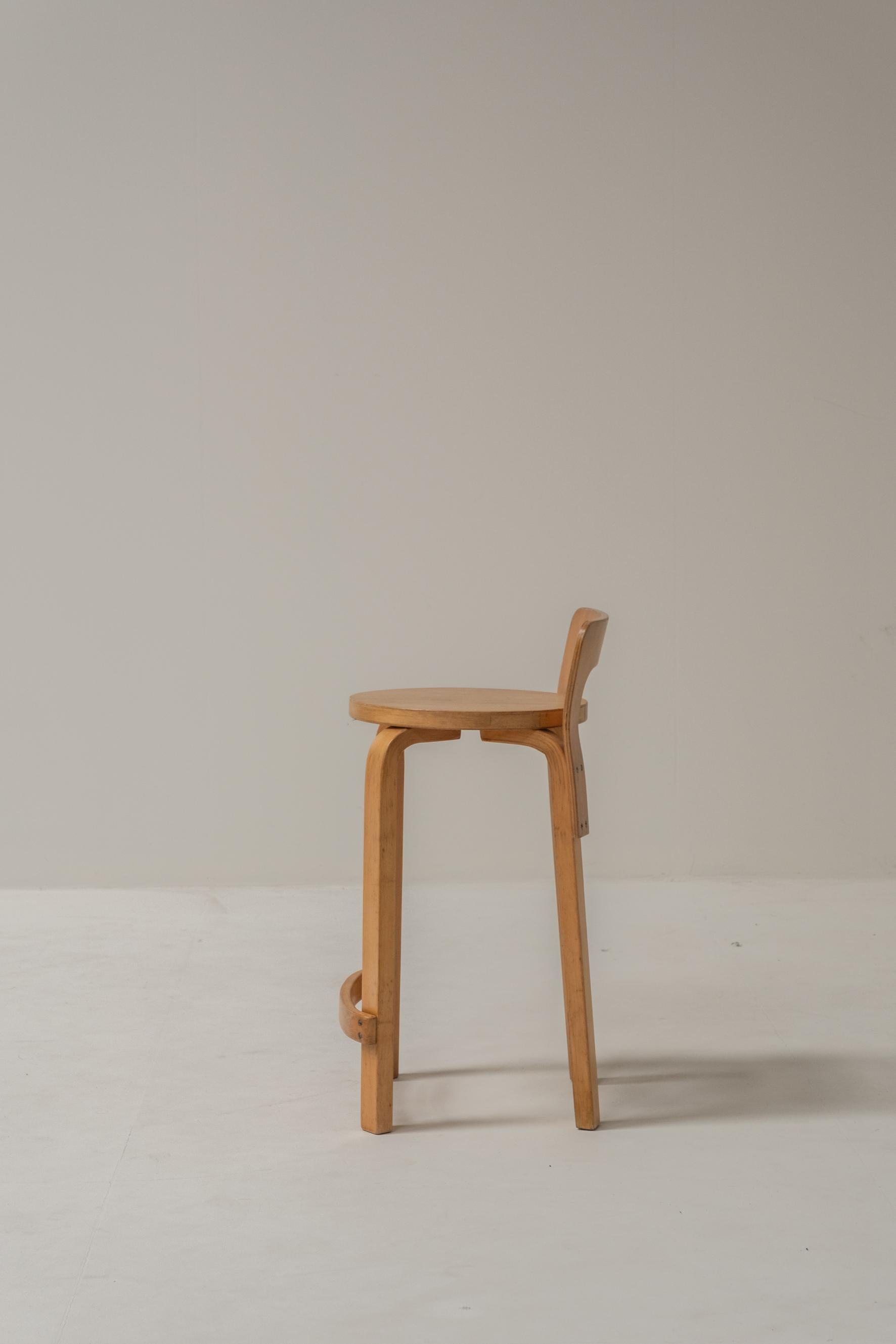 Set of 4 K65 Stools by Alvar Aalto for Artek, 1960s In Good Condition For Sale In Boom, Vlaams Gewest