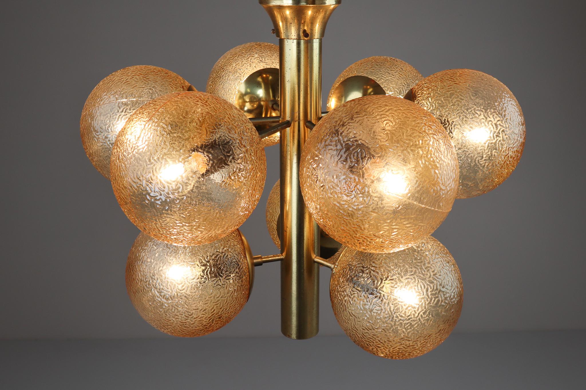 Set of 4 Kaiser Sputnik Glass Globes Patinated Brass Chandeliers, Germany, 1970s For Sale 5
