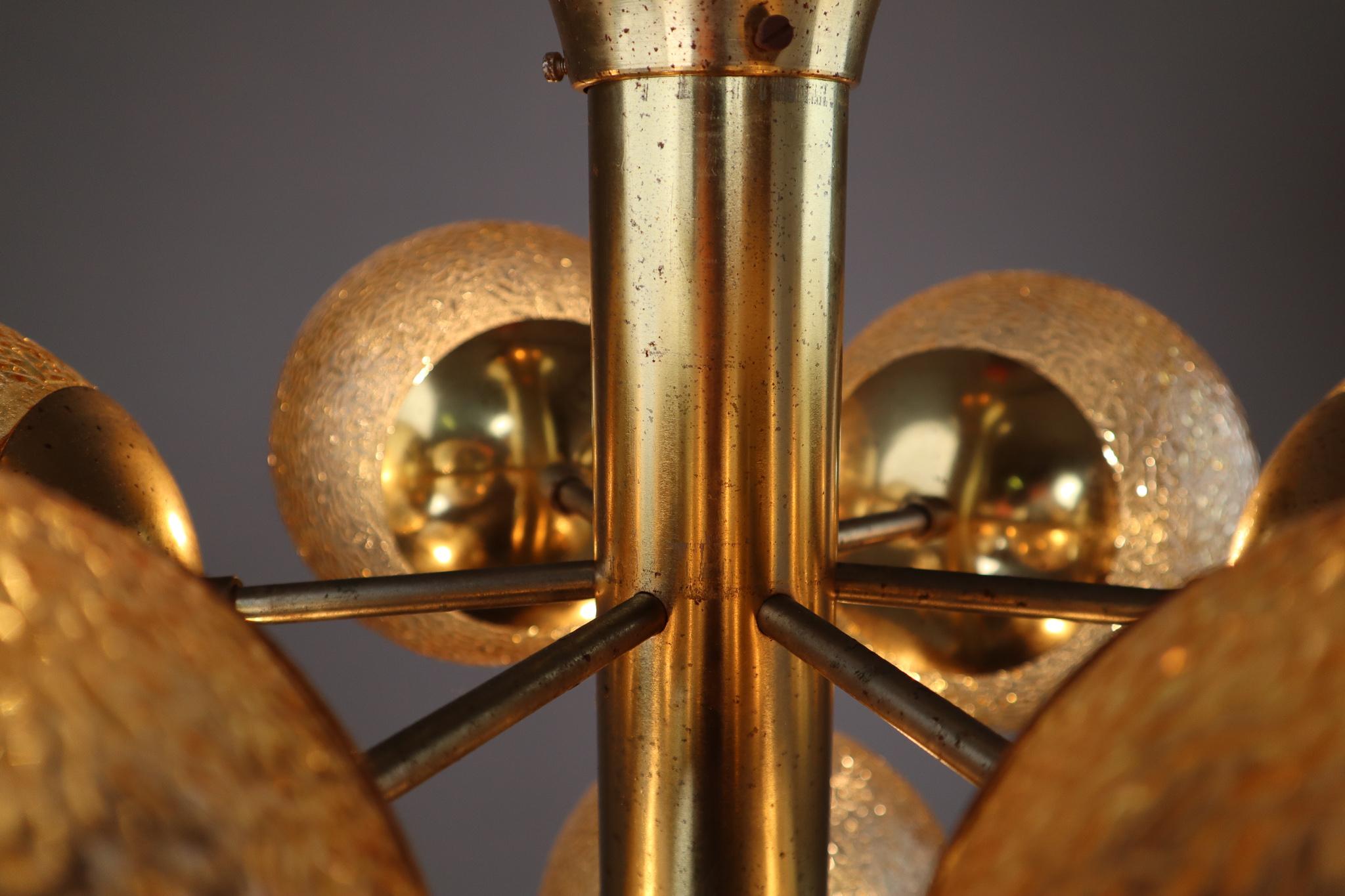 Set of 4 Kaiser Sputnik Glass Globes Patinated Brass Chandeliers, Germany, 1970s For Sale 3