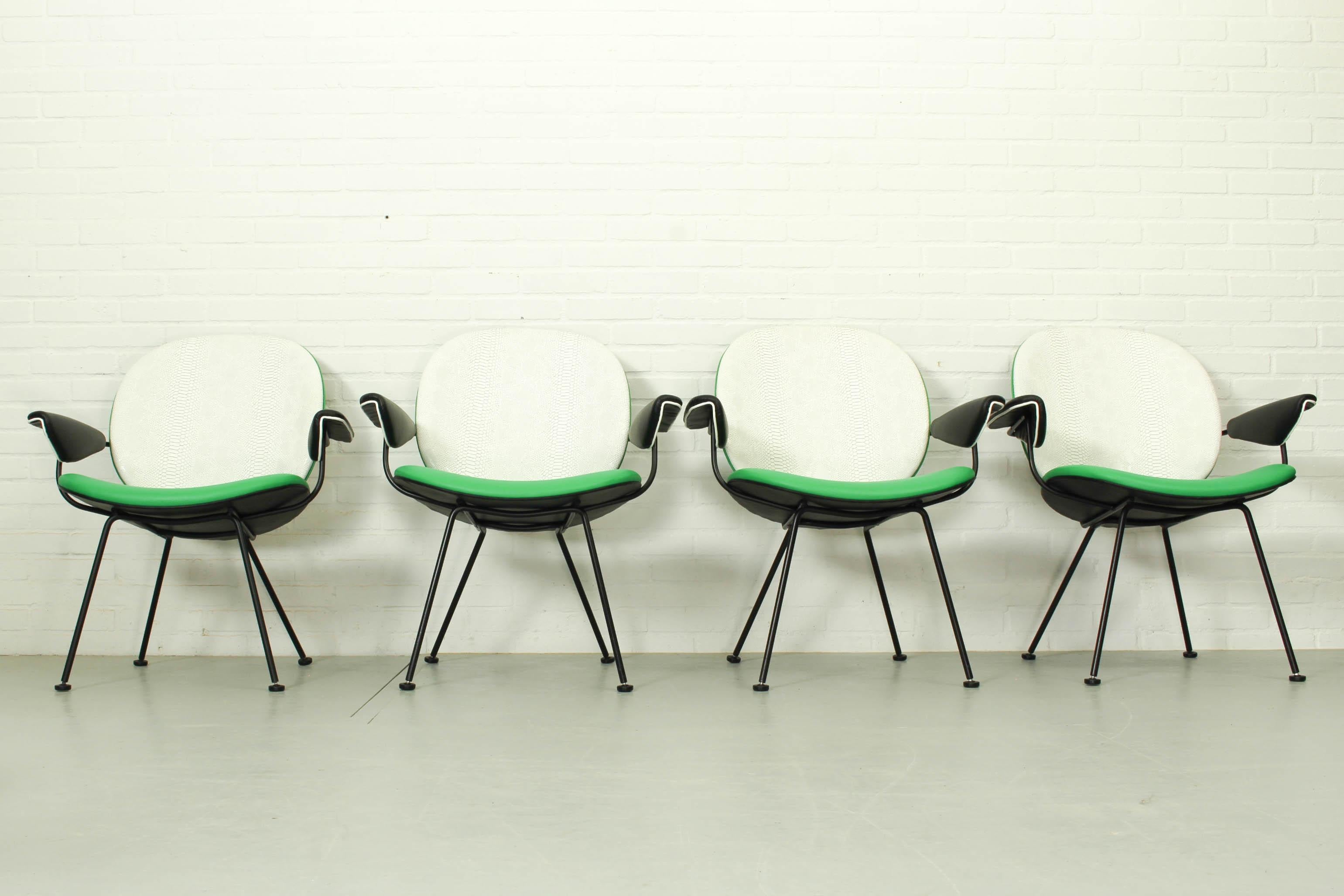 Set of 4 Kembo Chairs by W.H. Gispen for Kembo In Good Condition For Sale In Appeltern, Gelderland