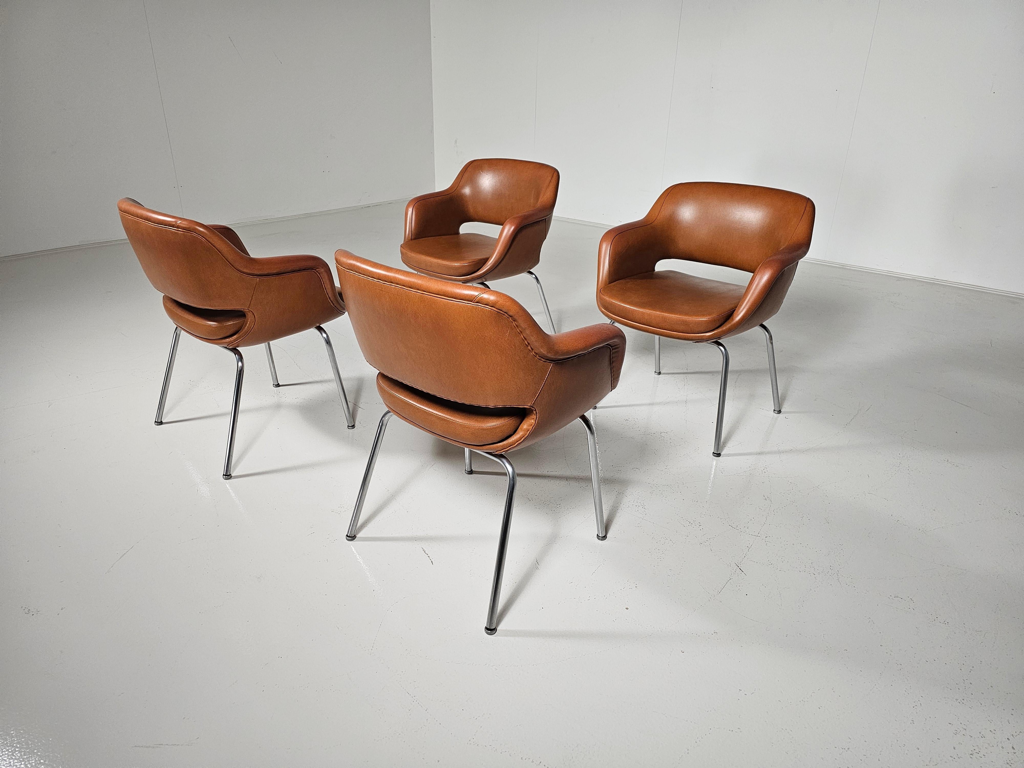 Metà XX secolo Set di 4 sedie Kilta 'Model 1106/3' di Olli Mannermaa per Cassina, anni '60
