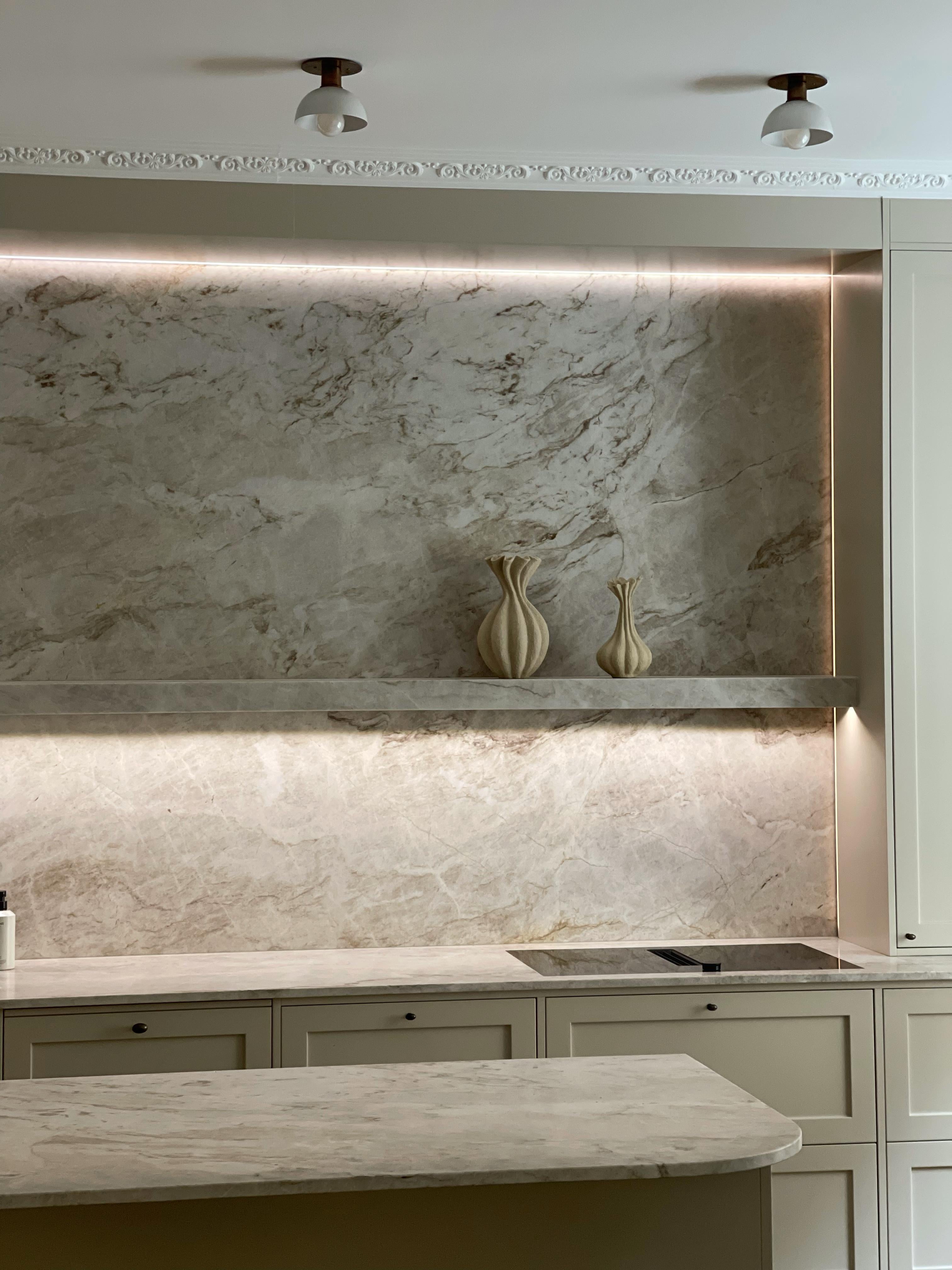 Italiano Set di 4 lampade da soffitto per cucina - paralumi bianchi e accessori in ottone