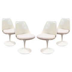 Set of 4 Knoll Saarinen Mid Century Modern 1970s White Tulip Dining Chairs