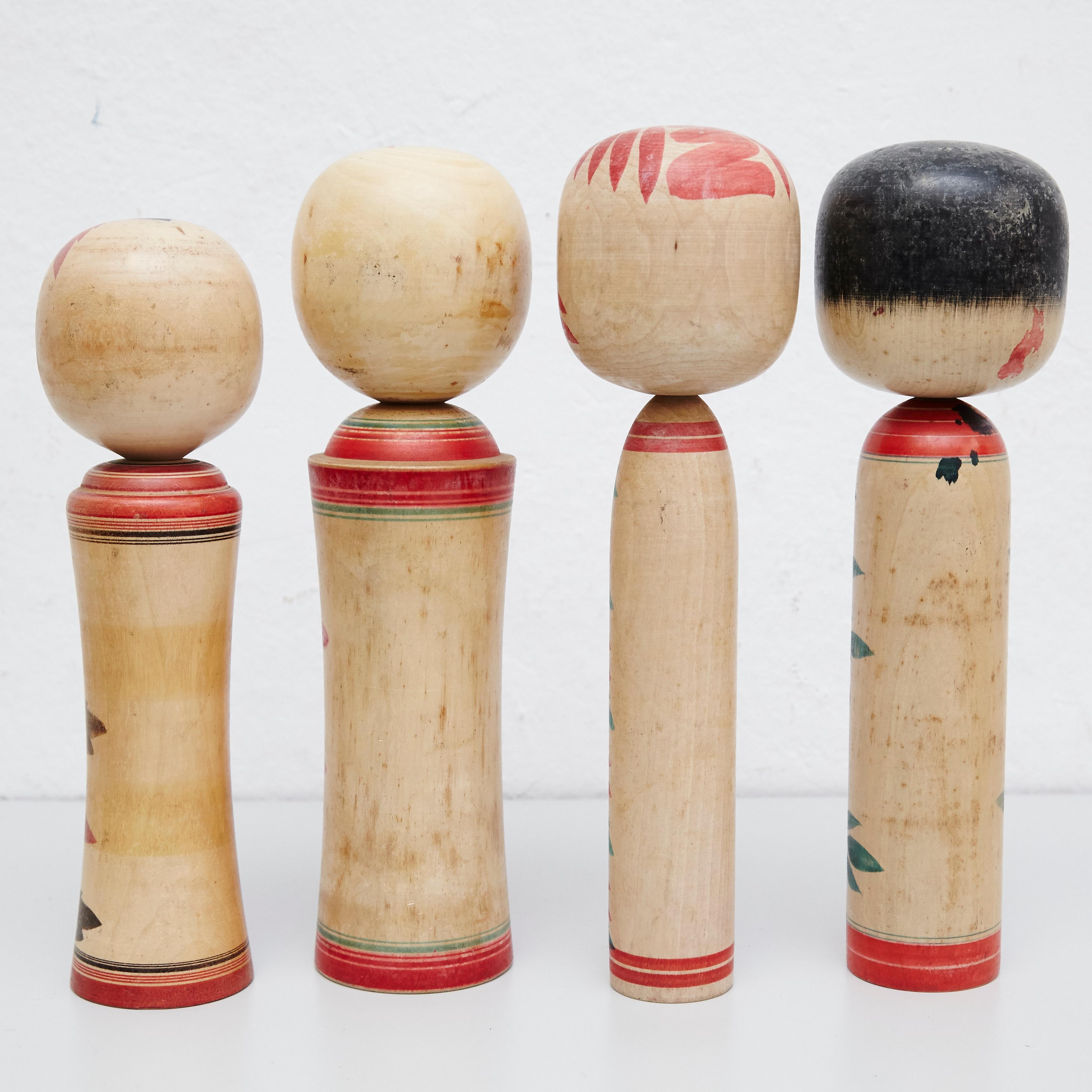 Japanese dolls called Kokeshi of the early 20th century.
Provenance from the northern Japan.
Set of 4.

Measures: 

30 x 9.5 cm
31 x 9, cm
30 x 8.5 cm
27.5 x 8 cm

Handmade by Japanese artisants from wood. Have a simple trunk as a body