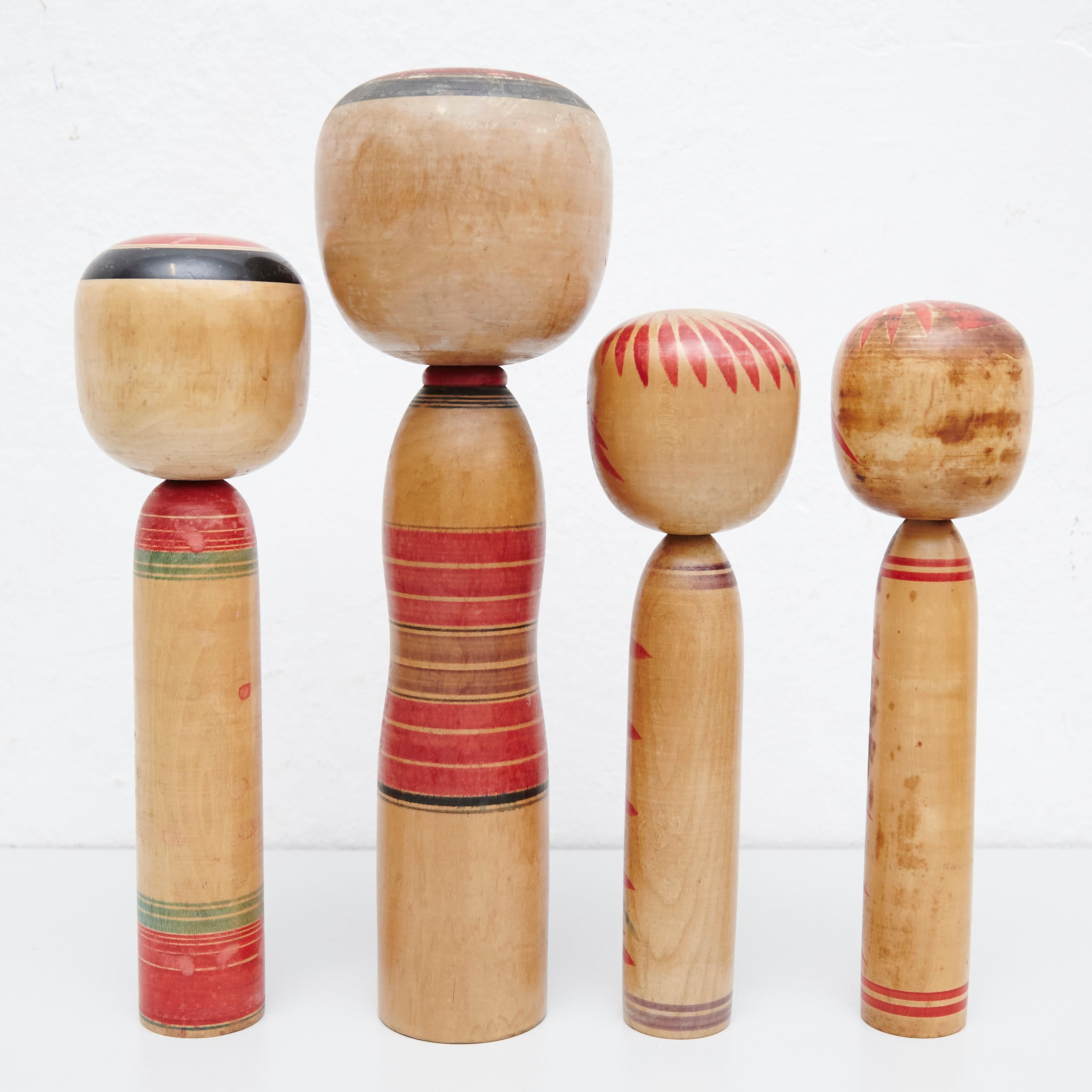 Japanese dolls called Kokeshi of the early 20th century.
Provenance from the northern Japan.
Set of 4.

Measures: 

33 x 9 cm
39,5 x 12,5 cm
31 x 8,5 cm
30,5 x 9 cm

Handmade by Japanese artisants from wood. Have a simple trunk as a body