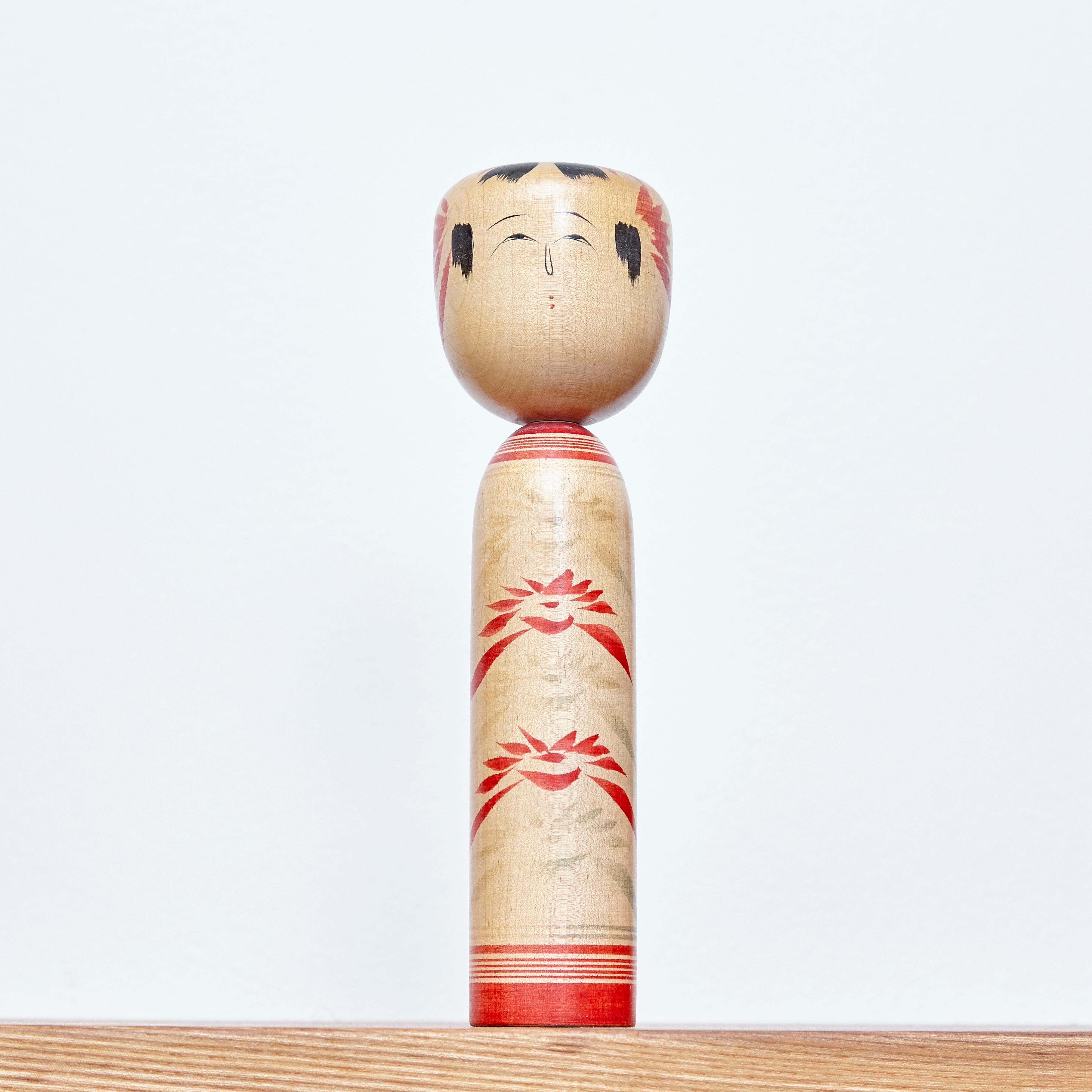 Set of 4 Kokeshi Japanese Wood Hand Painted Doll In Good Condition In Barcelona, Barcelona