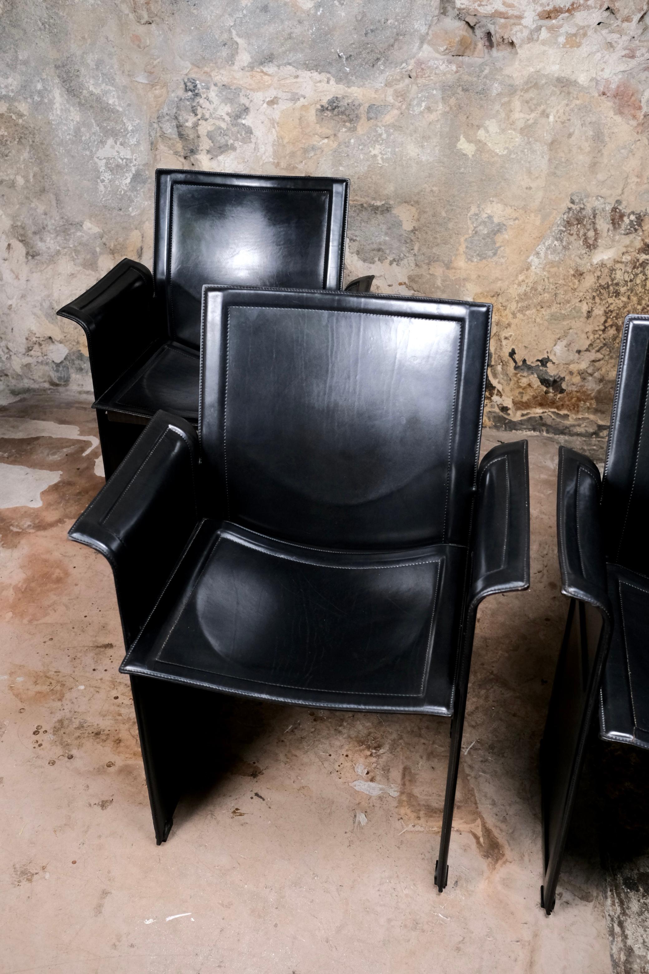 Postmoderno Set di 4 sedie Korium in pelle nera, Tito Agnoli per Matteo Grassi, anni '80 in vendita