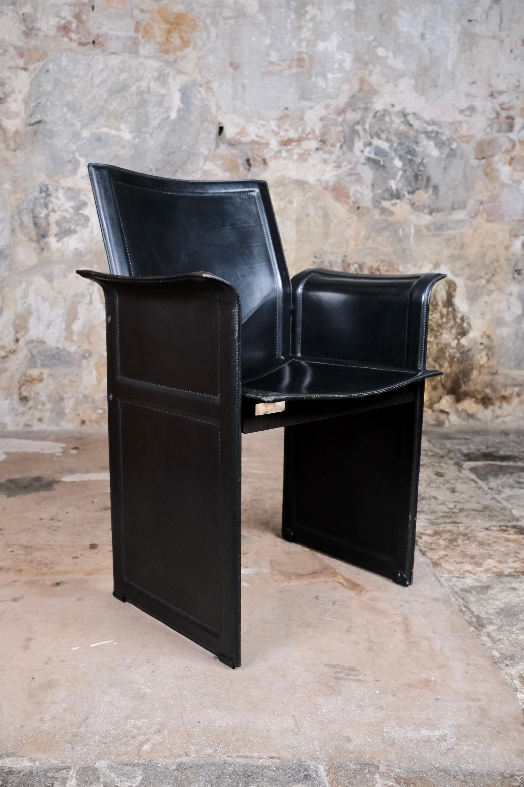 Fine XX secolo Set di 4 sedie Korium in pelle nera, Tito Agnoli per Matteo Grassi, anni '80 in vendita