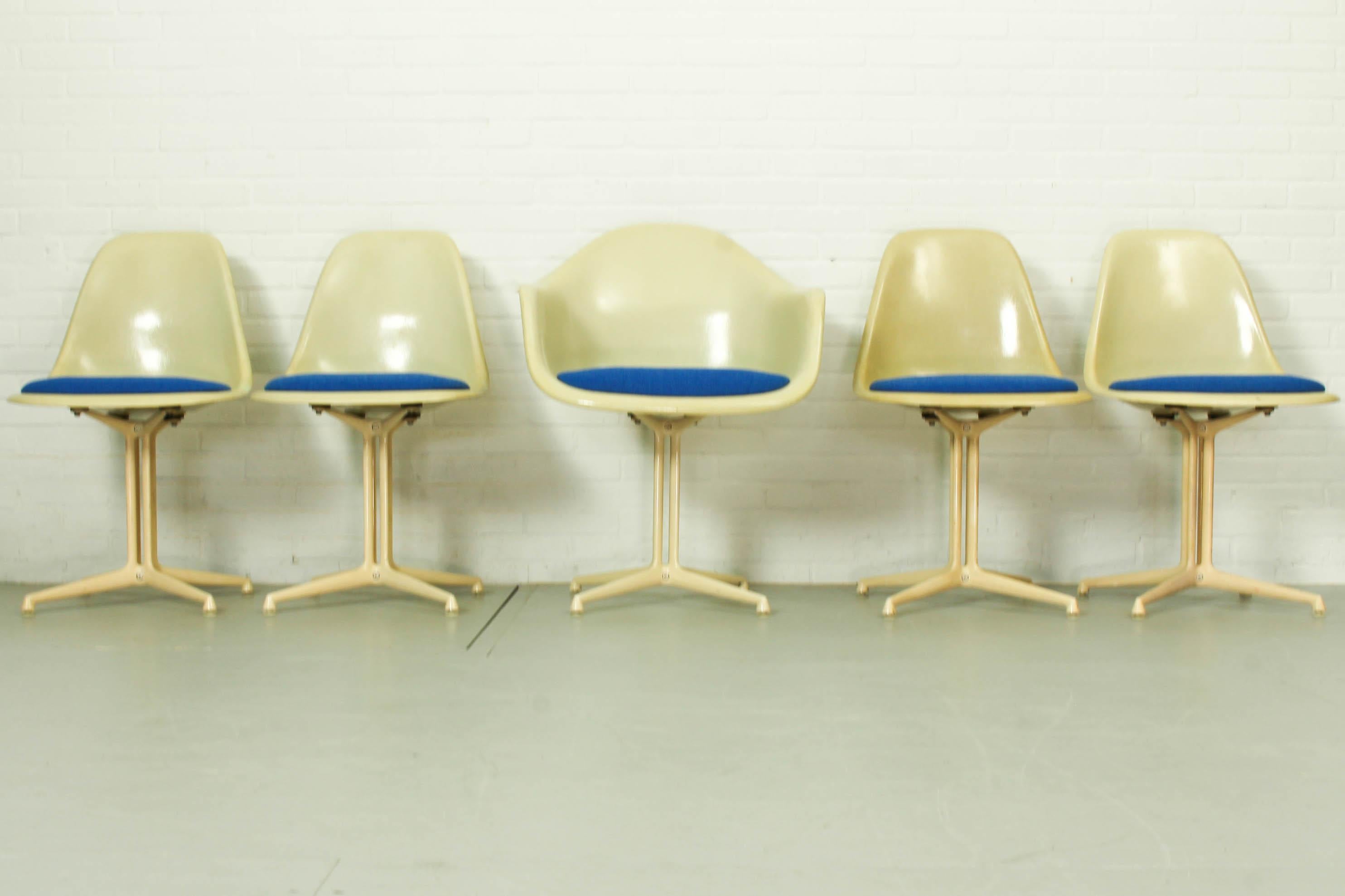American Set of 4 La Fonda Fiberglass Chairs and 1 La Fonda Fiberglass Armchair, Designed