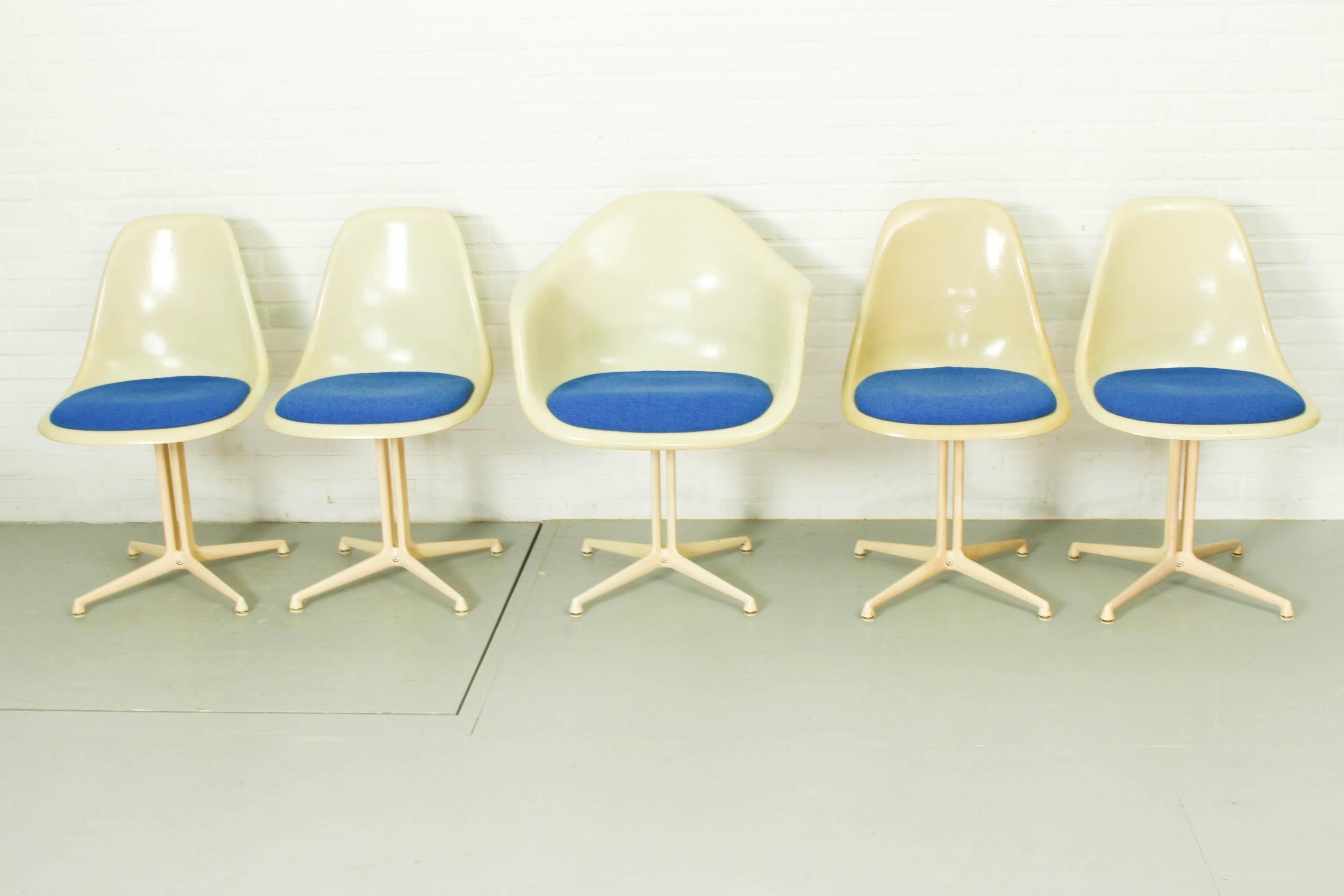 Set of 4 La Fonda Fiberglass Chairs and 1 La Fonda Fiberglass Armchair, Designed In Good Condition In Appeltern, Gelderland