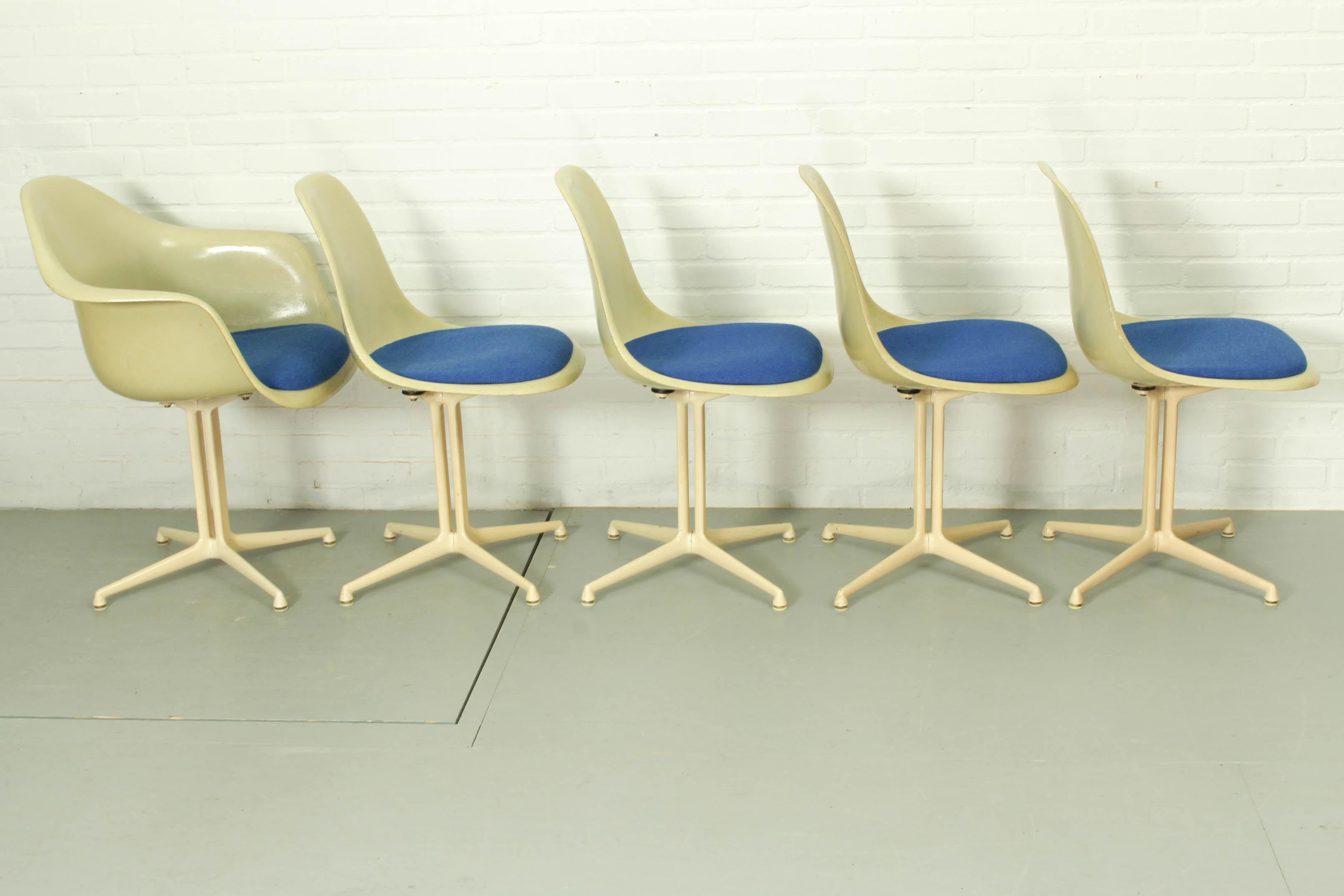 20th Century Set of 4 La Fonda Fiberglass Chairs and 1 La Fonda Fiberglass Armchair, Designed