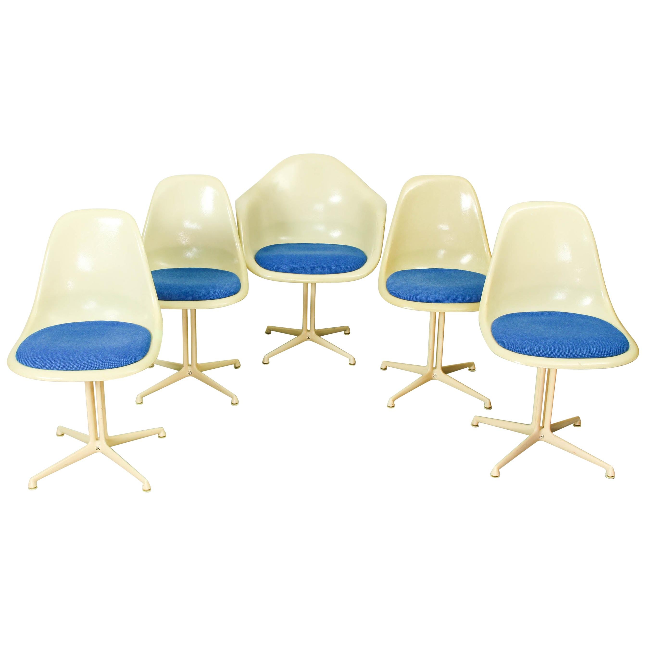 Set of 4 La Fonda Fiberglass Chairs and 1 La Fonda Fiberglass Armchair, Designed