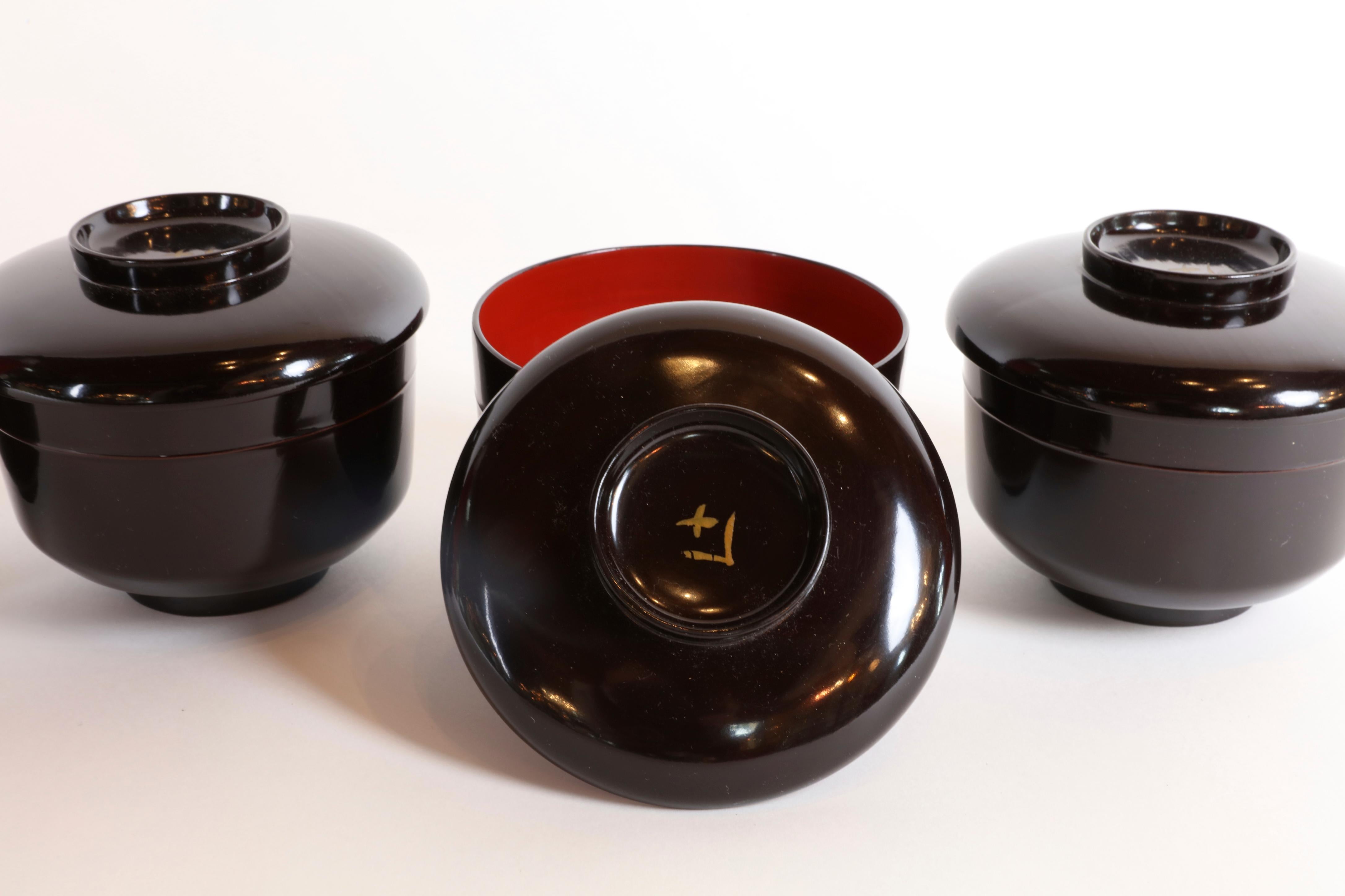Set of 4 lacquered miso soup bowls

Measures: 3.5