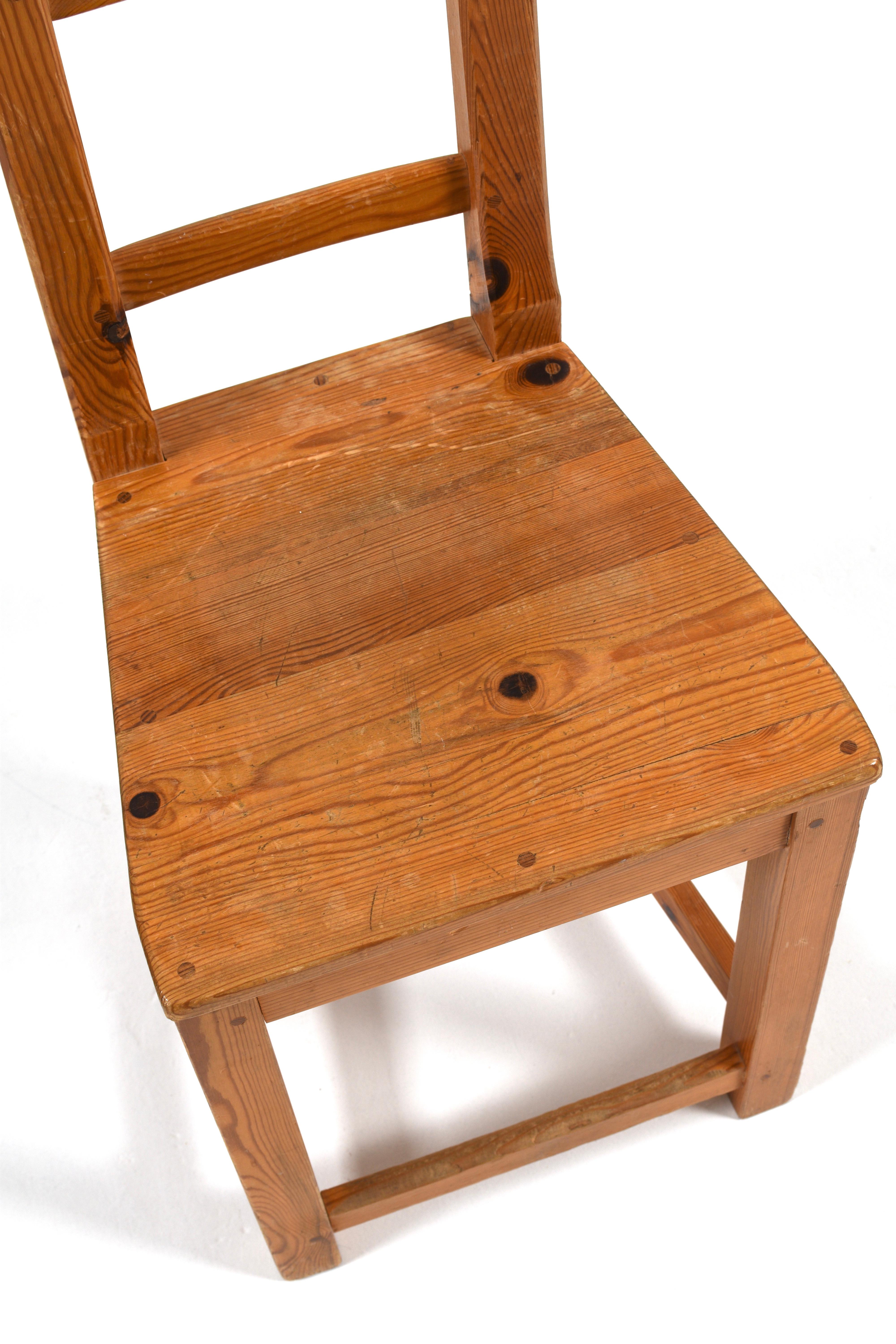 Lot de 4 chaises de salle à manger à dossier en échelle en pin de Sven Larsson, 1970, Suède en vente 7