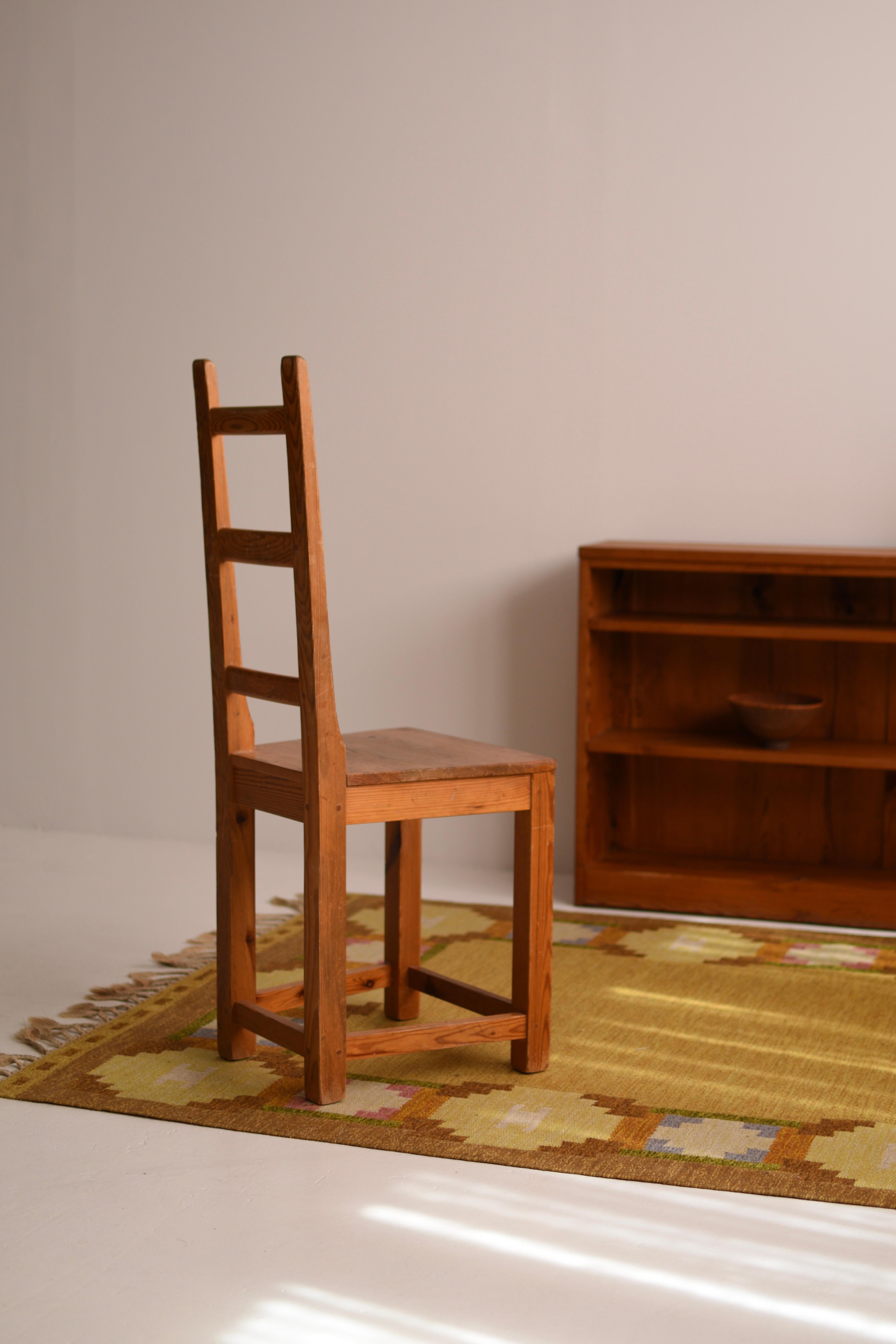 Lot de 4 chaises de salle à manger à dossier en échelle en pin de Sven Larsson, 1970, Suède en vente 9