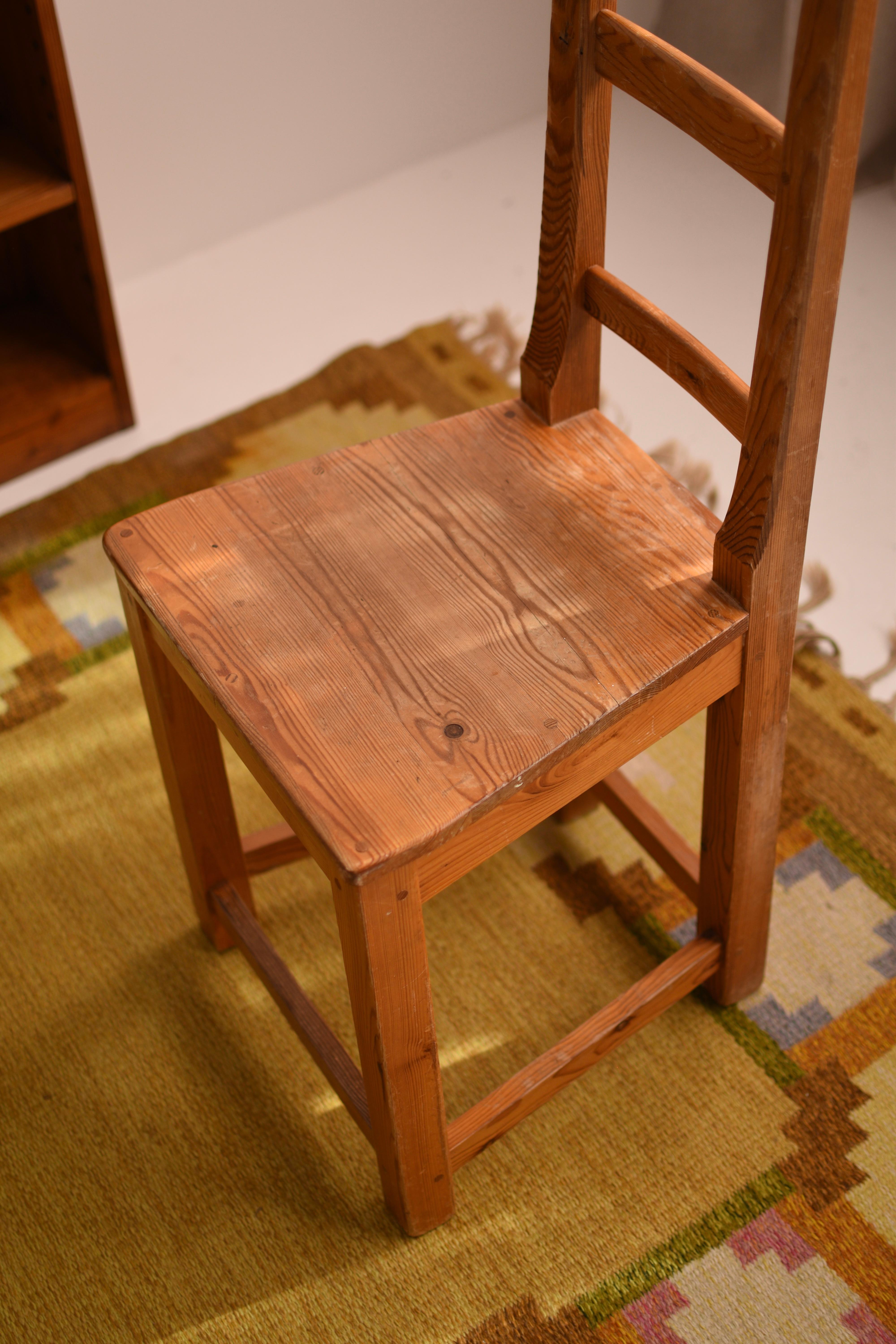 Lot de 4 chaises de salle à manger à dossier en échelle en pin de Sven Larsson, 1970, Suède en vente 12