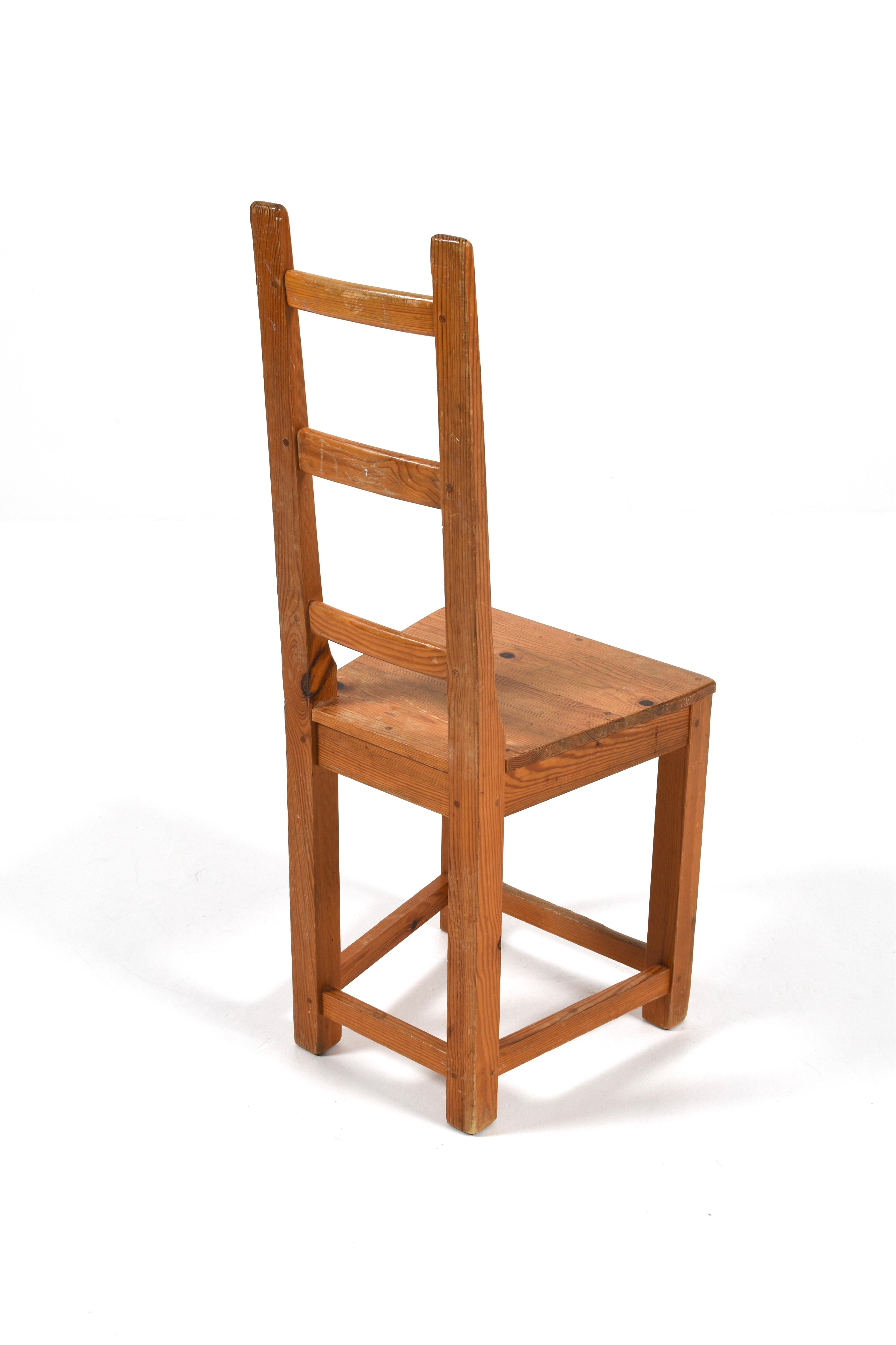 Lot de 4 chaises de salle à manger à dossier en échelle en pin de Sven Larsson, 1970, Suède en vente 1