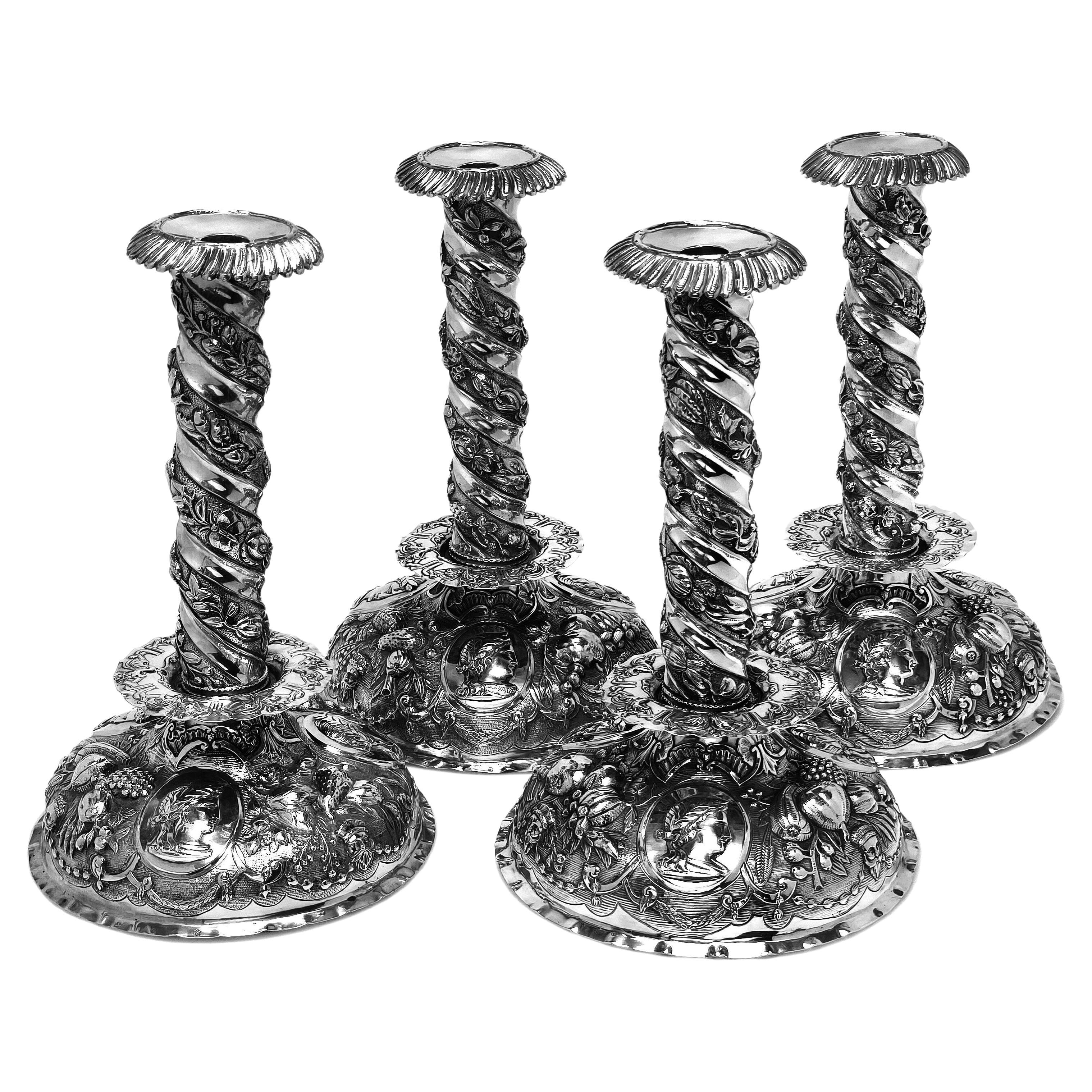 Satz von 4 großen antiken deutschen Silber-Kerzenleuchtern um 1890 im Angebot