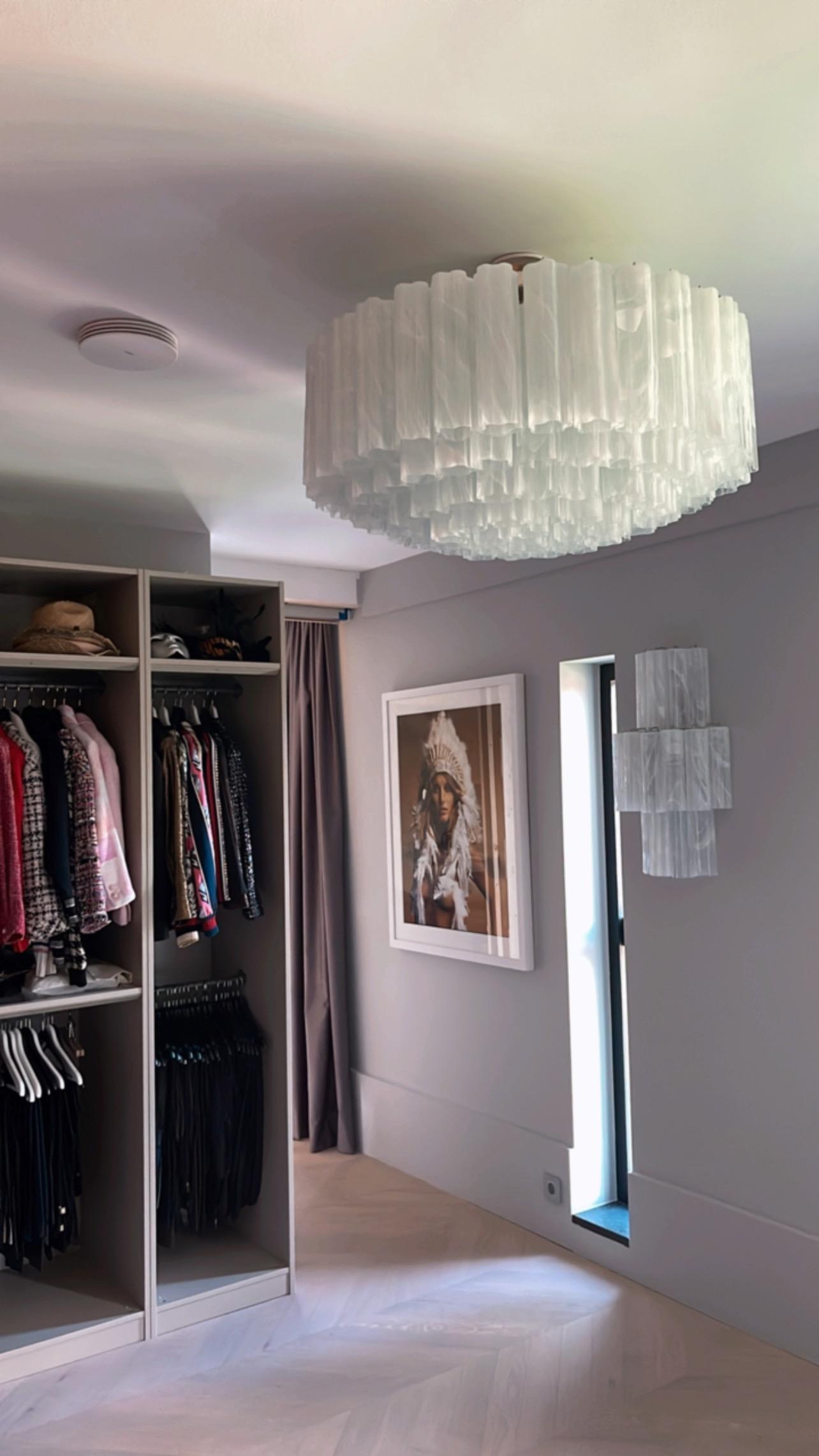 Vetro Set of 4 Large Bold Murano Glass Wall Sconces in a Swirled White Marble Pattern in vendita