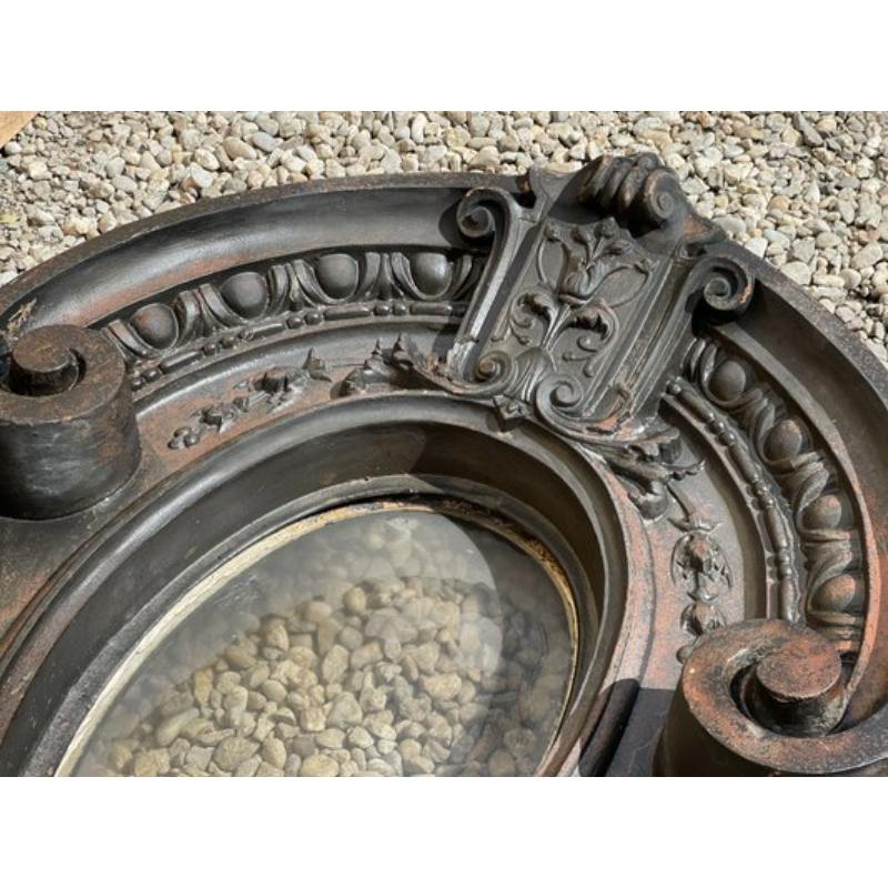 Set of 4 Large Bulls Eye Windows of a French Castle in Cast Iron, 1880 In Excellent Condition For Sale In Andrézieux-Bouthéon, FR