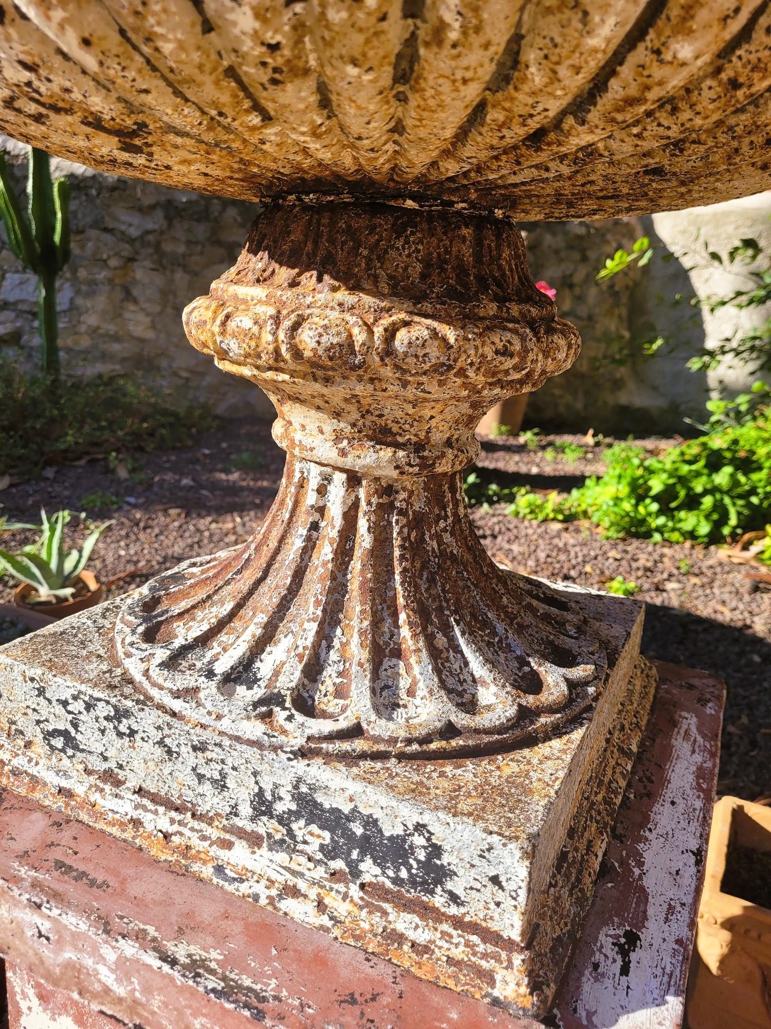 Set Of 4 Large Cast Iron Garden Vases On Terracotta Bases, 19th Century For Sale 11