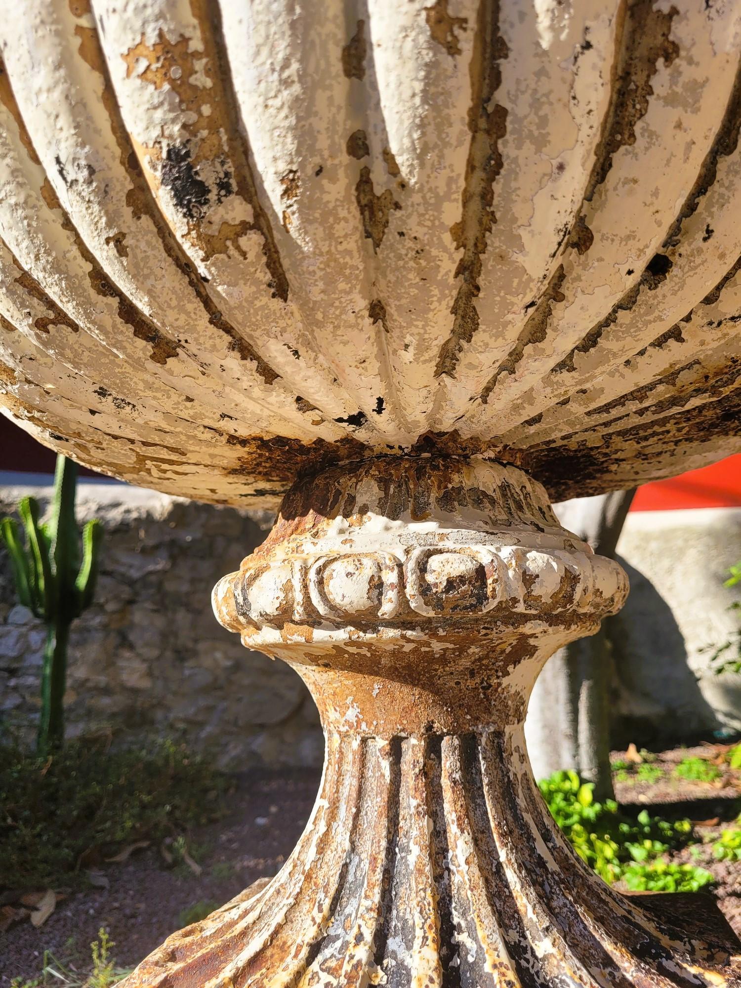 Set Of 4 Large Cast Iron Garden Vases On Terracotta Bases, 19th Century For Sale 14