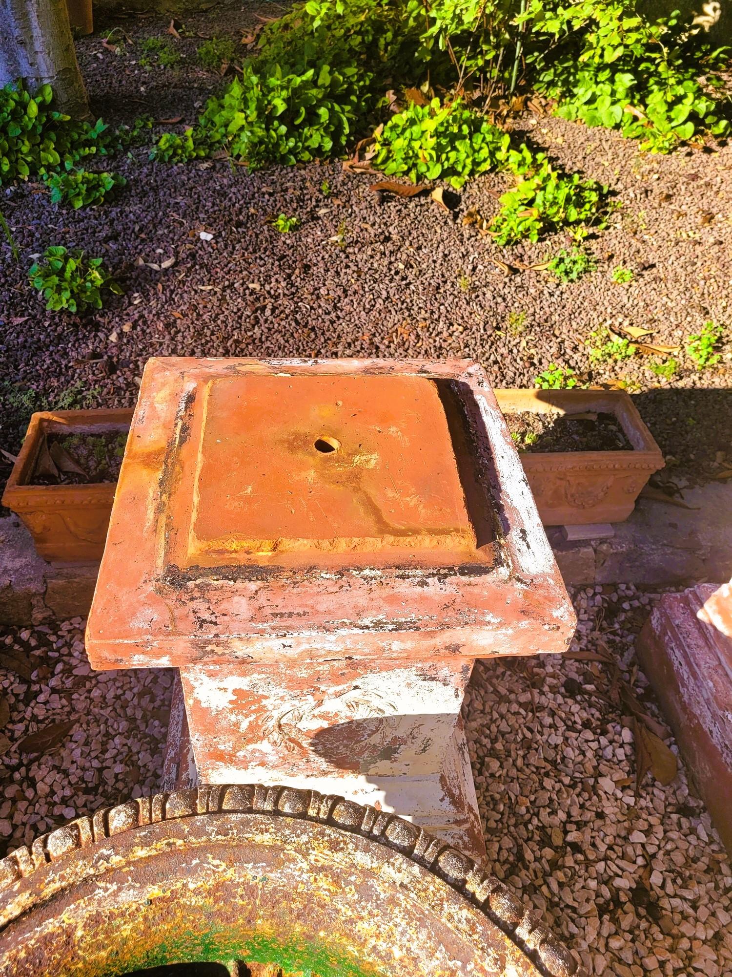 Set Of 4 Large Cast Iron Garden Vases On Terracotta Bases, 19th Century For Sale 15