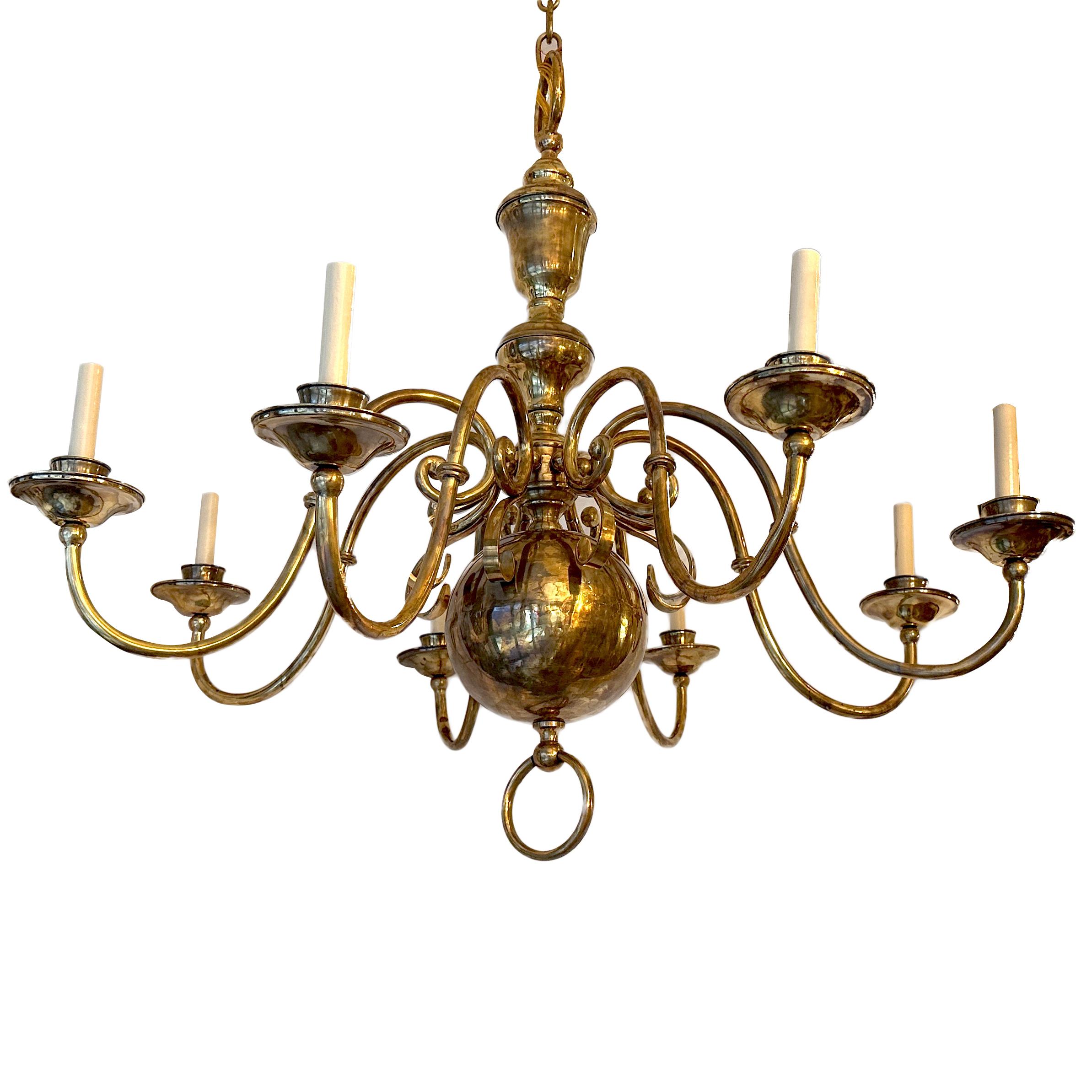Un set di 4 lampadari a 8 bracci in bronzo olandese del 1920 circa con patina originale.
Venduto e prezzato  Individualmente.

Misure:
Caduta minima: 44″
Diametro: 42
